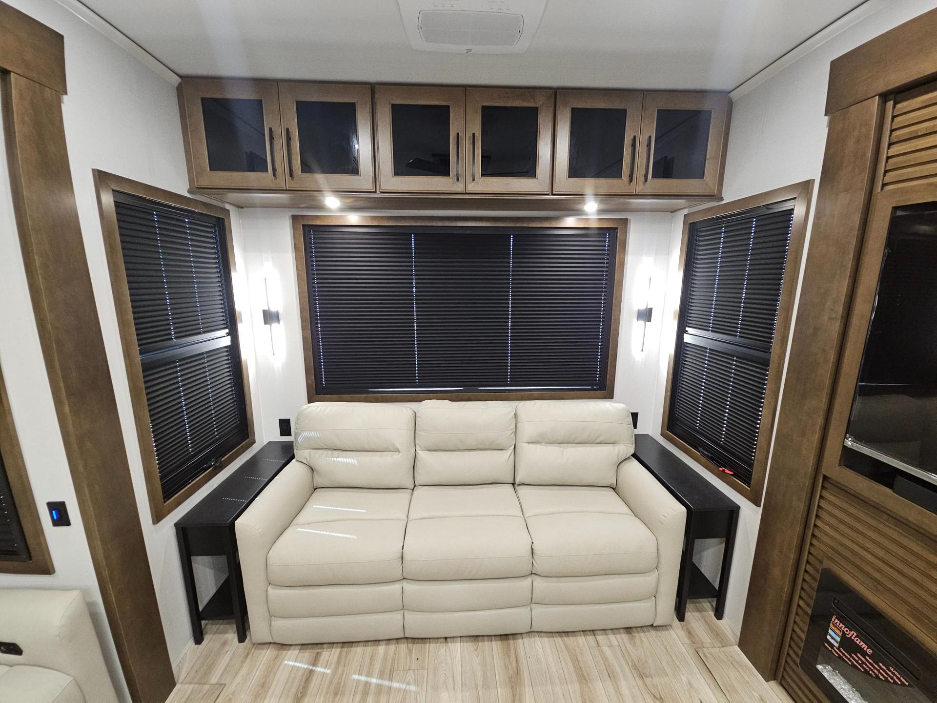 2027 Keystone RV 2027 Keystone RV Montana - thumbnail 11
