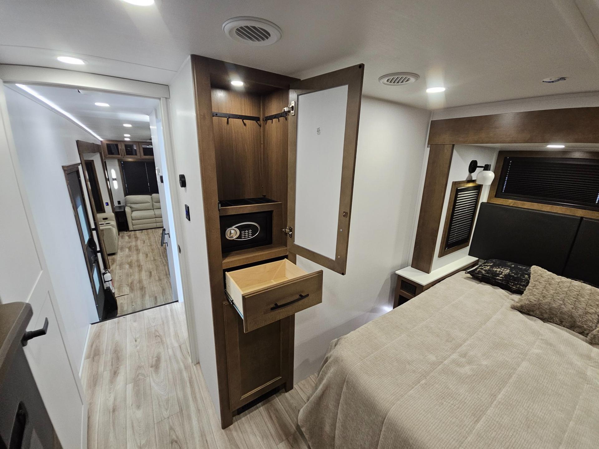 2027 Keystone RV 2027 Keystone RV Montana - thumbnail 49
