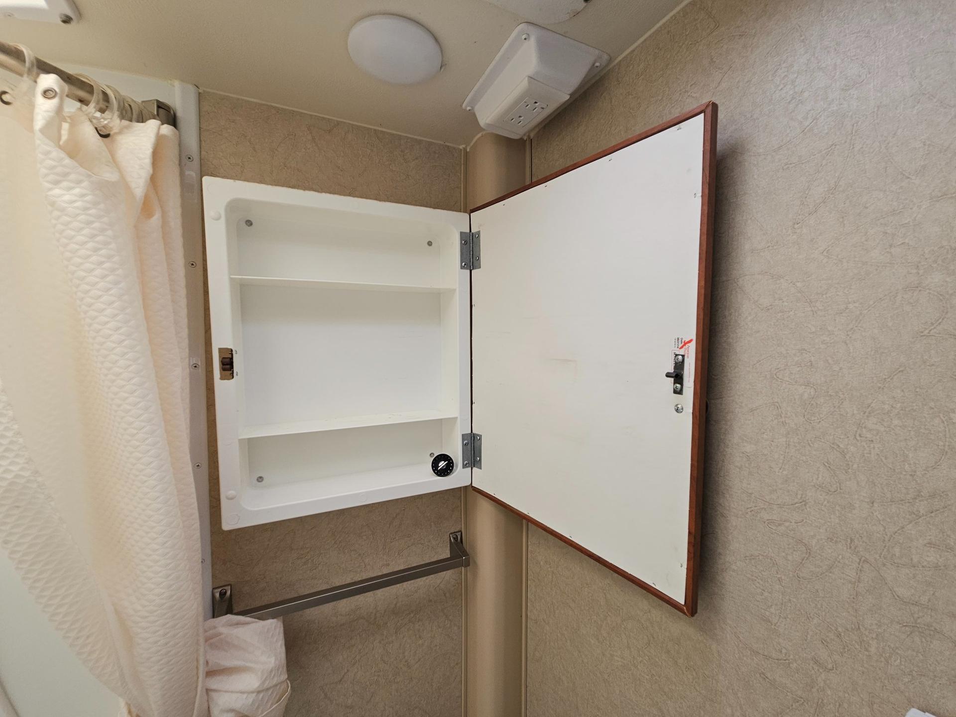 2015 Lance Travel Trailer 2015 Lance Travel Trailer Lance - thumbnail 47