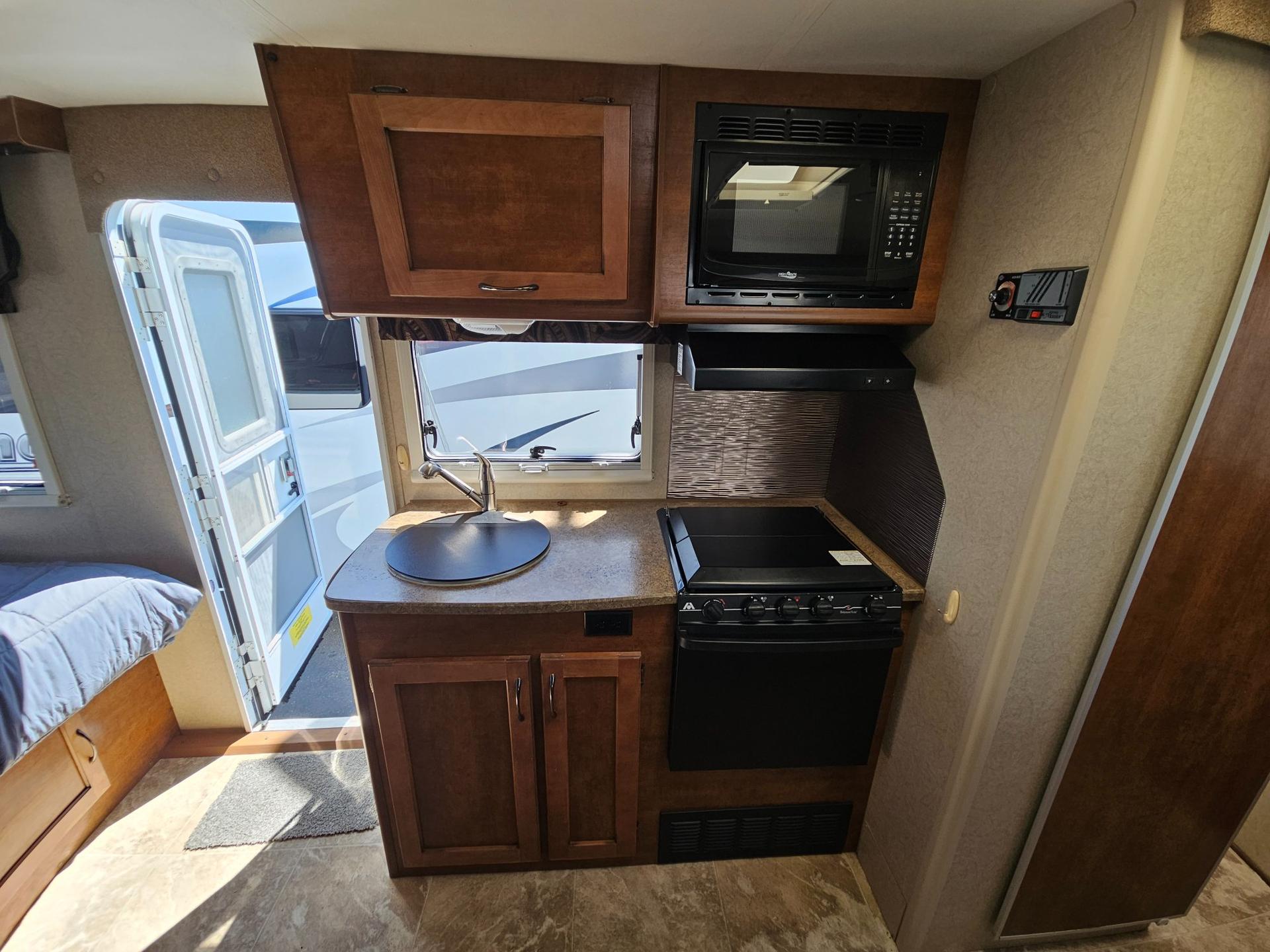 2015 Lance Travel Trailer 2015 Lance Travel Trailer Lance - thumbnail 50