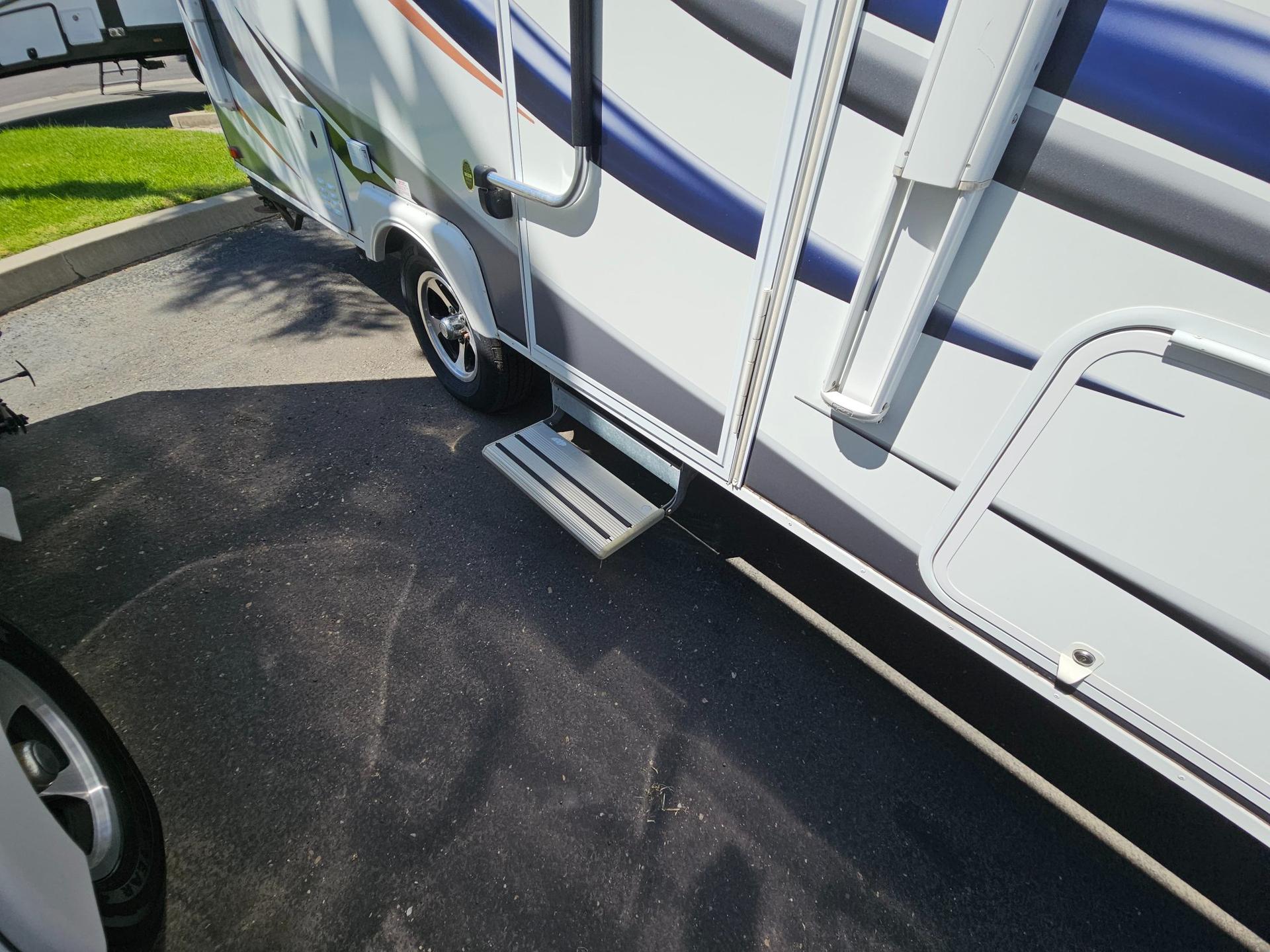 2015 Lance Travel Trailer 2015 Lance Travel Trailer Lance - thumbnail 62