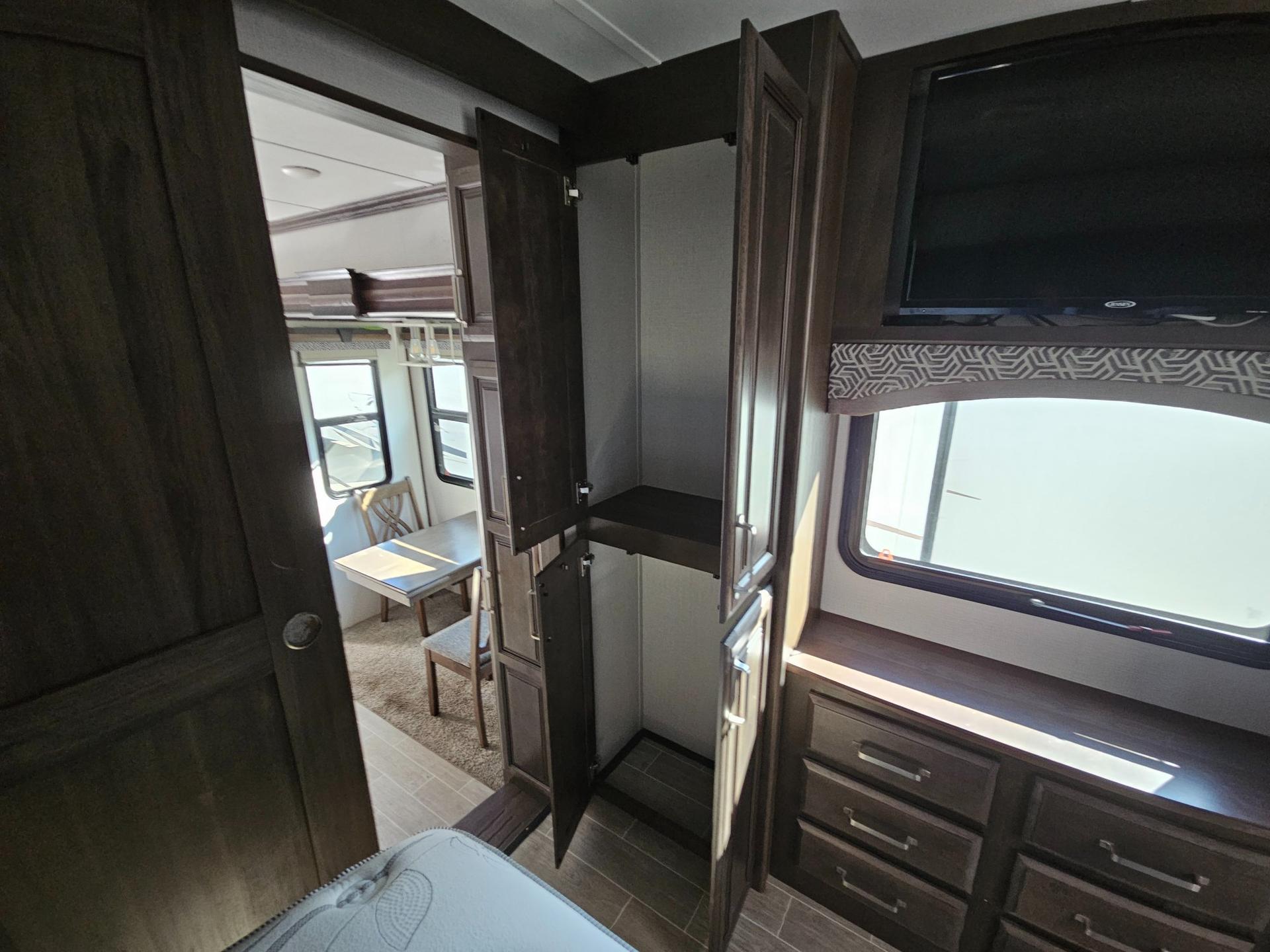 2021 Keystone RV 2021 Keystone RV Alpine - thumbnail 38