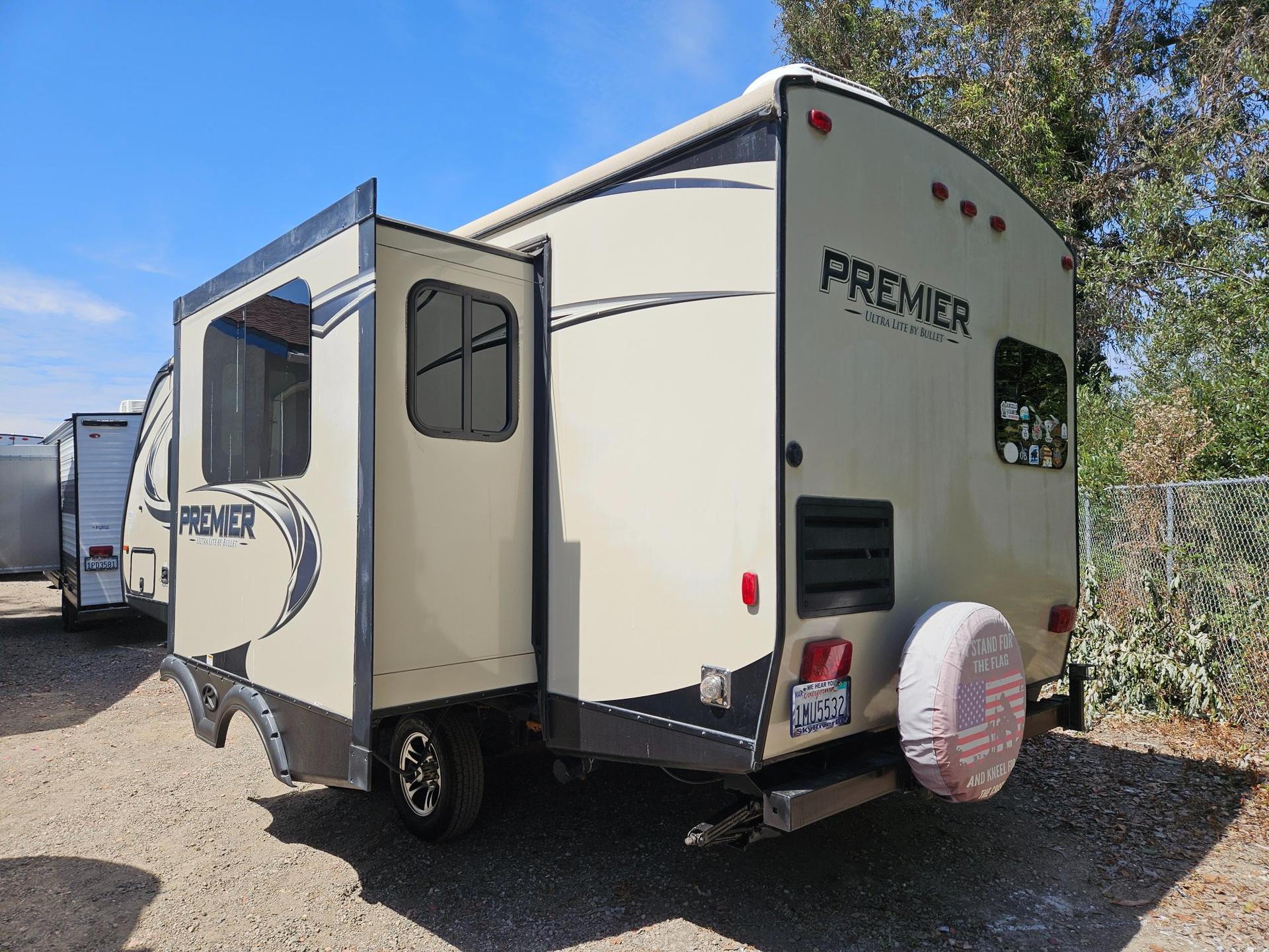 2017 Keystone RV 2017 Keystone RV Bullet Premier Ultra Lite - thumbnail 4