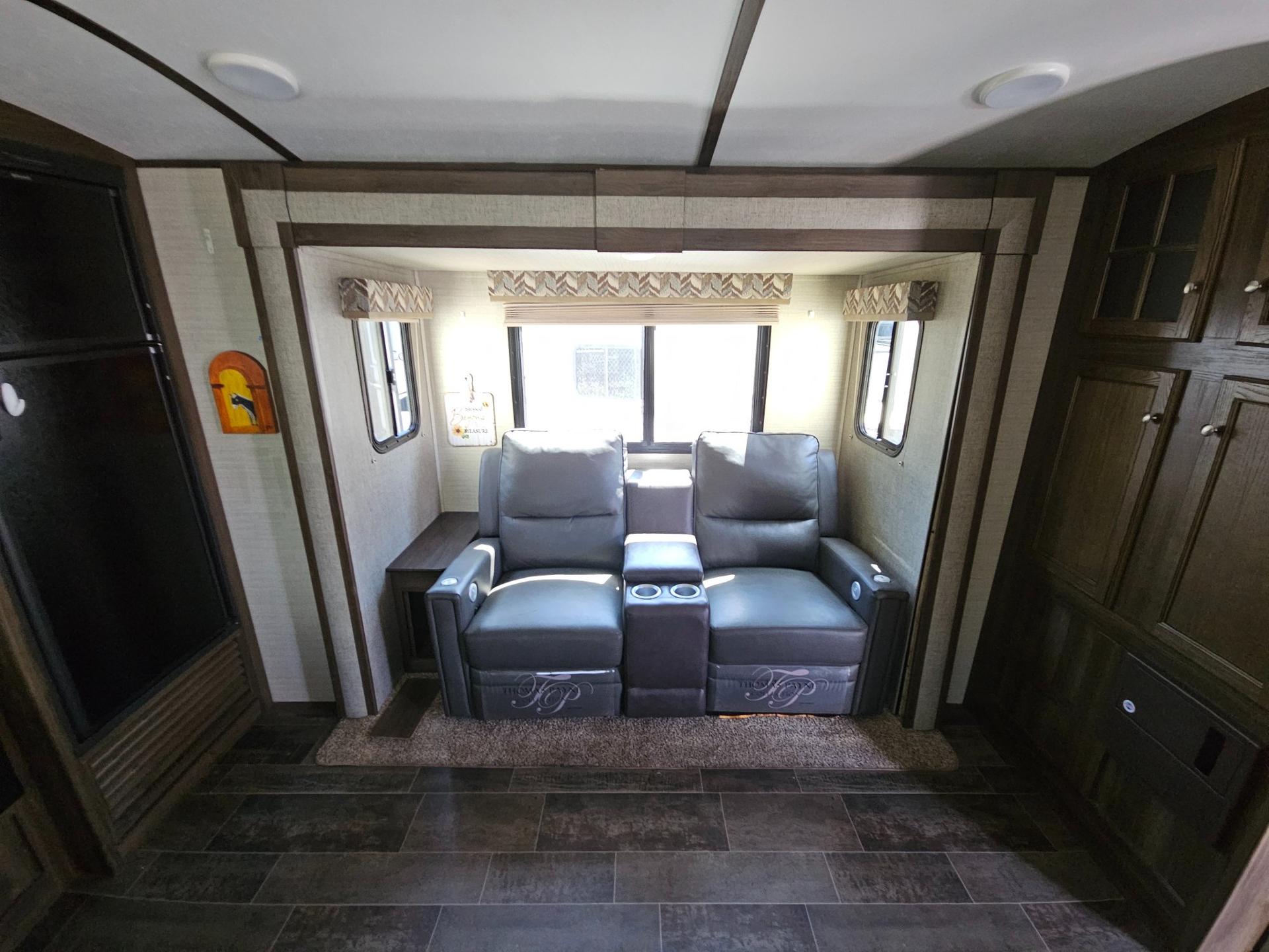 2017 Keystone RV 2017 Keystone RV Bullet Premier Ultra Lite - thumbnail 7
