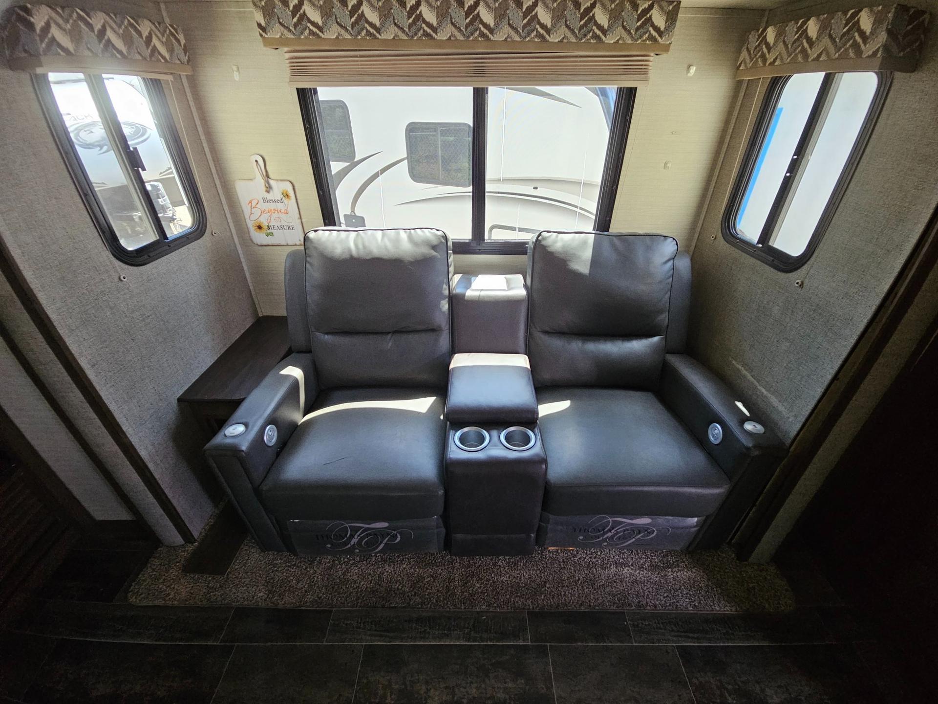 2017 Keystone RV 2017 Keystone RV Bullet Premier Ultra Lite - thumbnail 8