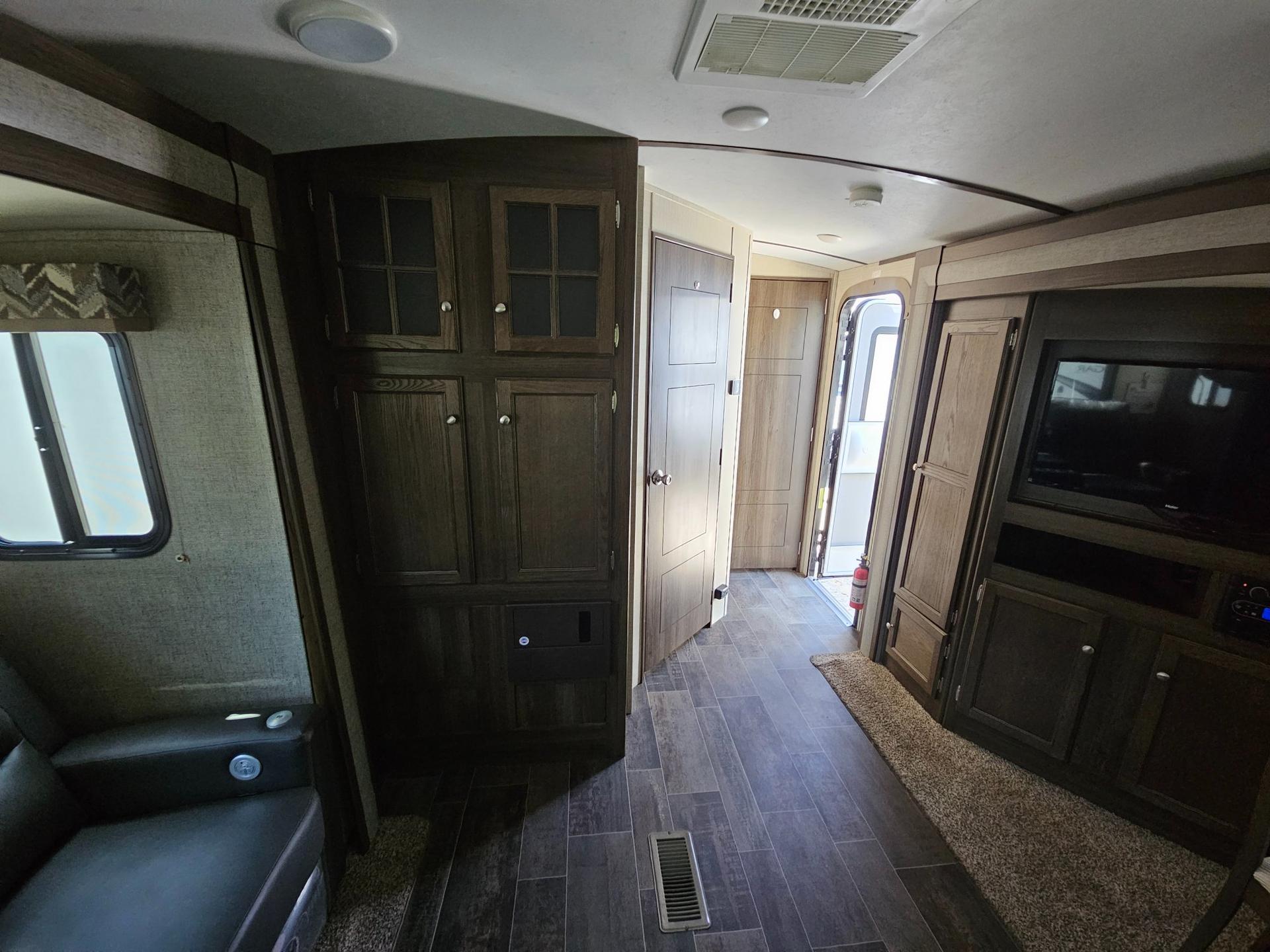 2017 Keystone RV 2017 Keystone RV Bullet Premier Ultra Lite - thumbnail 9
