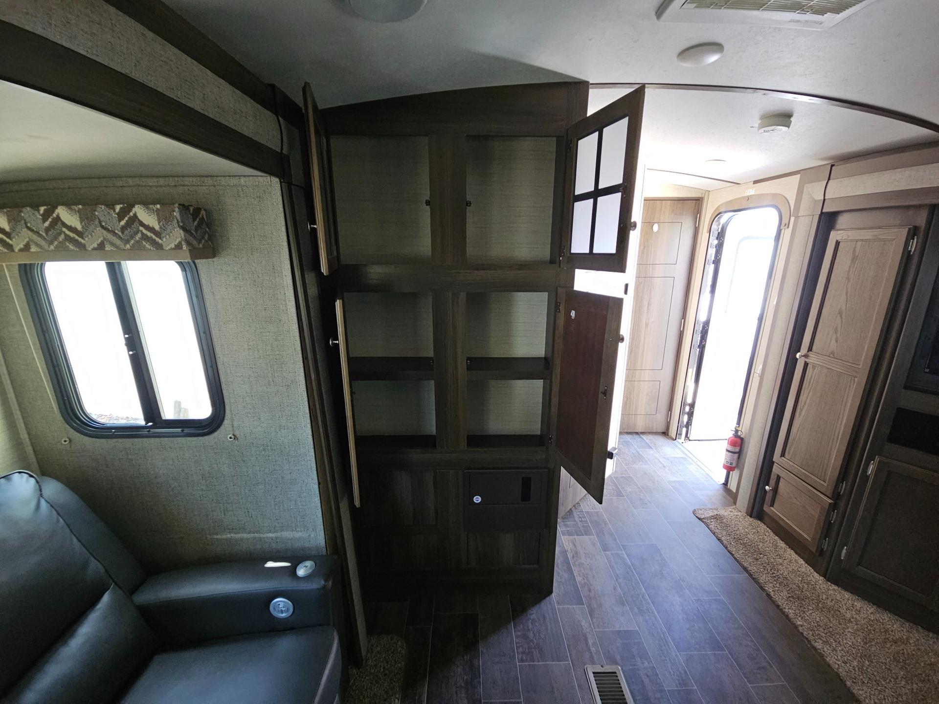 2017 Keystone RV 2017 Keystone RV Bullet Premier Ultra Lite - thumbnail 10