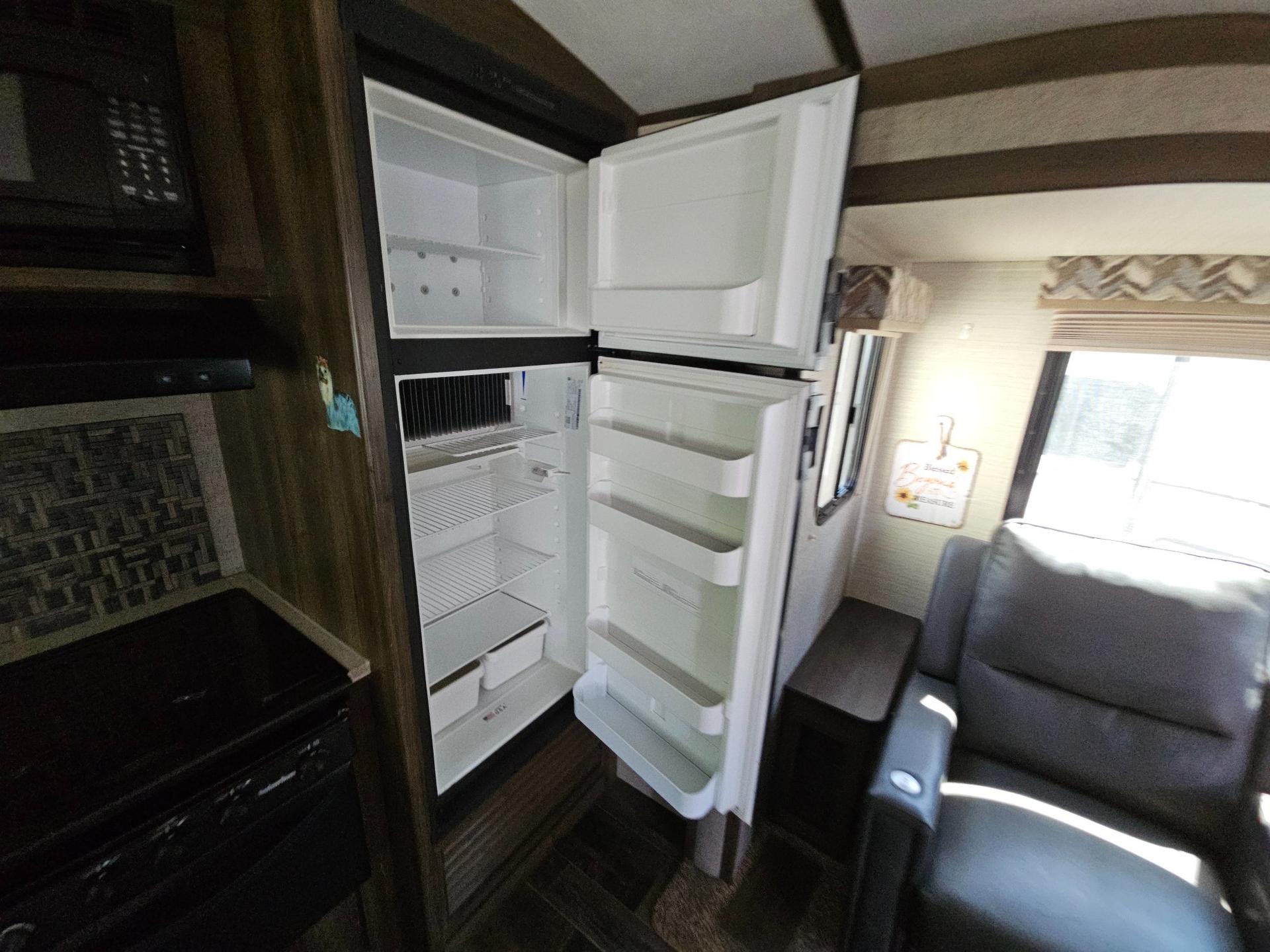 2017 Keystone RV 2017 Keystone RV Bullet Premier Ultra Lite - thumbnail 12