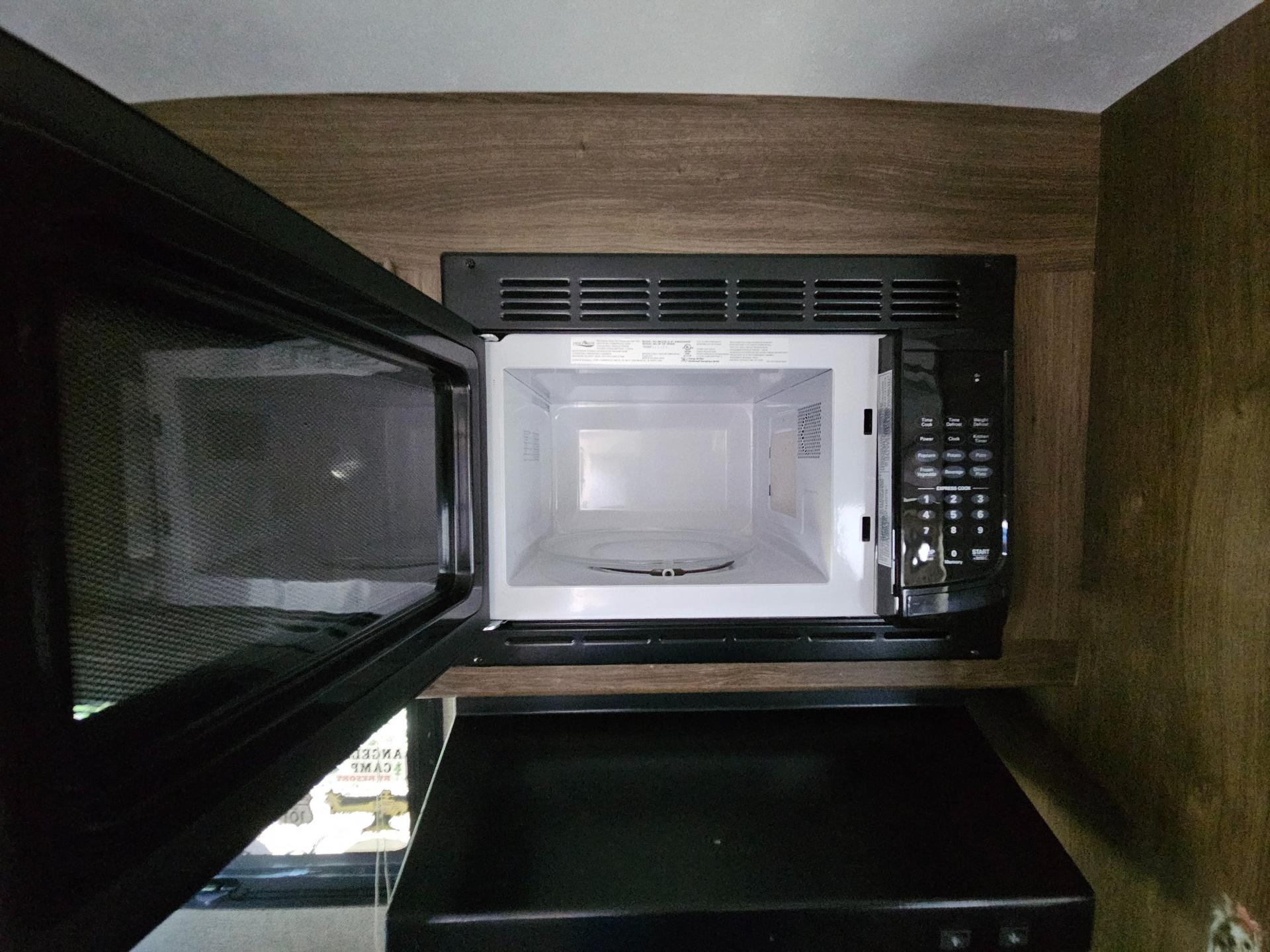 2017 Keystone RV 2017 Keystone RV Bullet Premier Ultra Lite - thumbnail 13