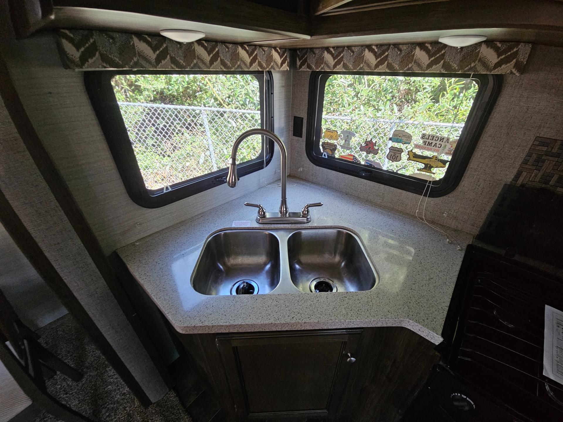 2017 Keystone RV 2017 Keystone RV Bullet Premier Ultra Lite - thumbnail 17