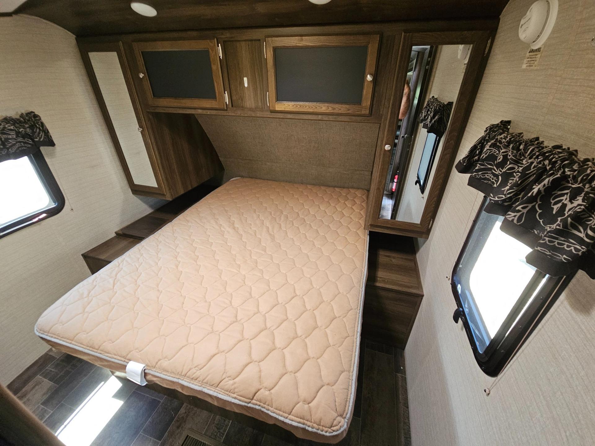 2017 Keystone RV 2017 Keystone RV Bullet Premier Ultra Lite - thumbnail 23