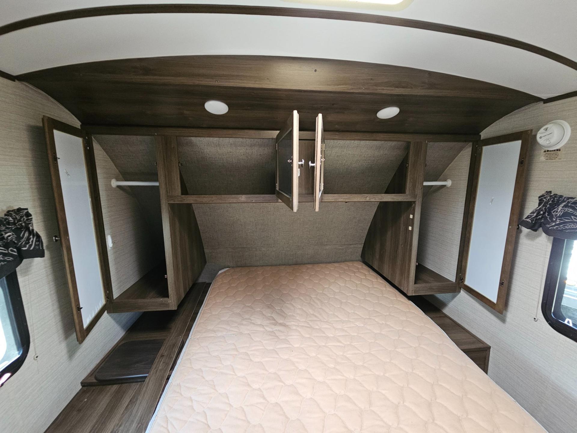 2017 Keystone RV 2017 Keystone RV Bullet Premier Ultra Lite - thumbnail 26