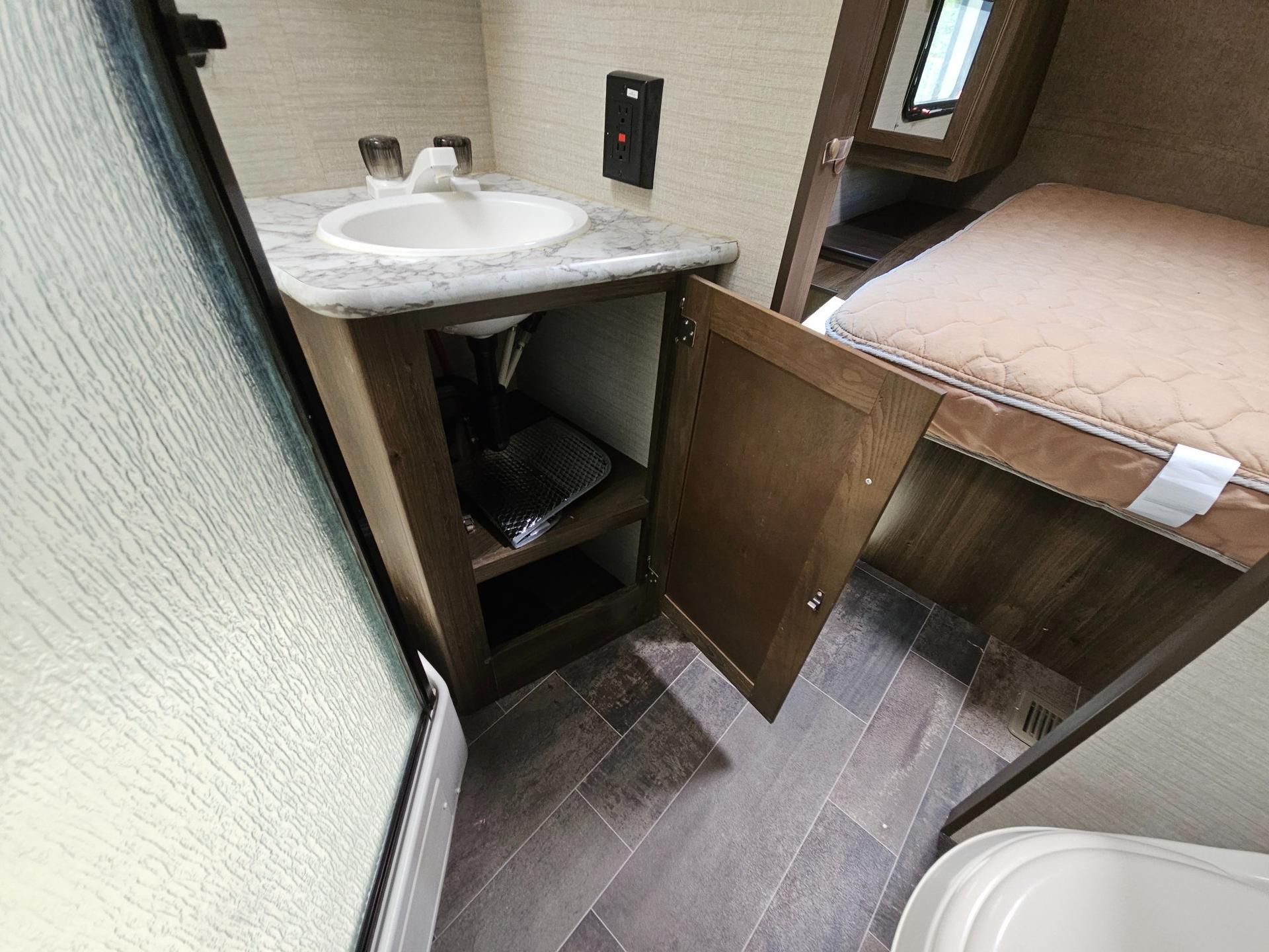 2017 Keystone RV 2017 Keystone RV Bullet Premier Ultra Lite - thumbnail 32