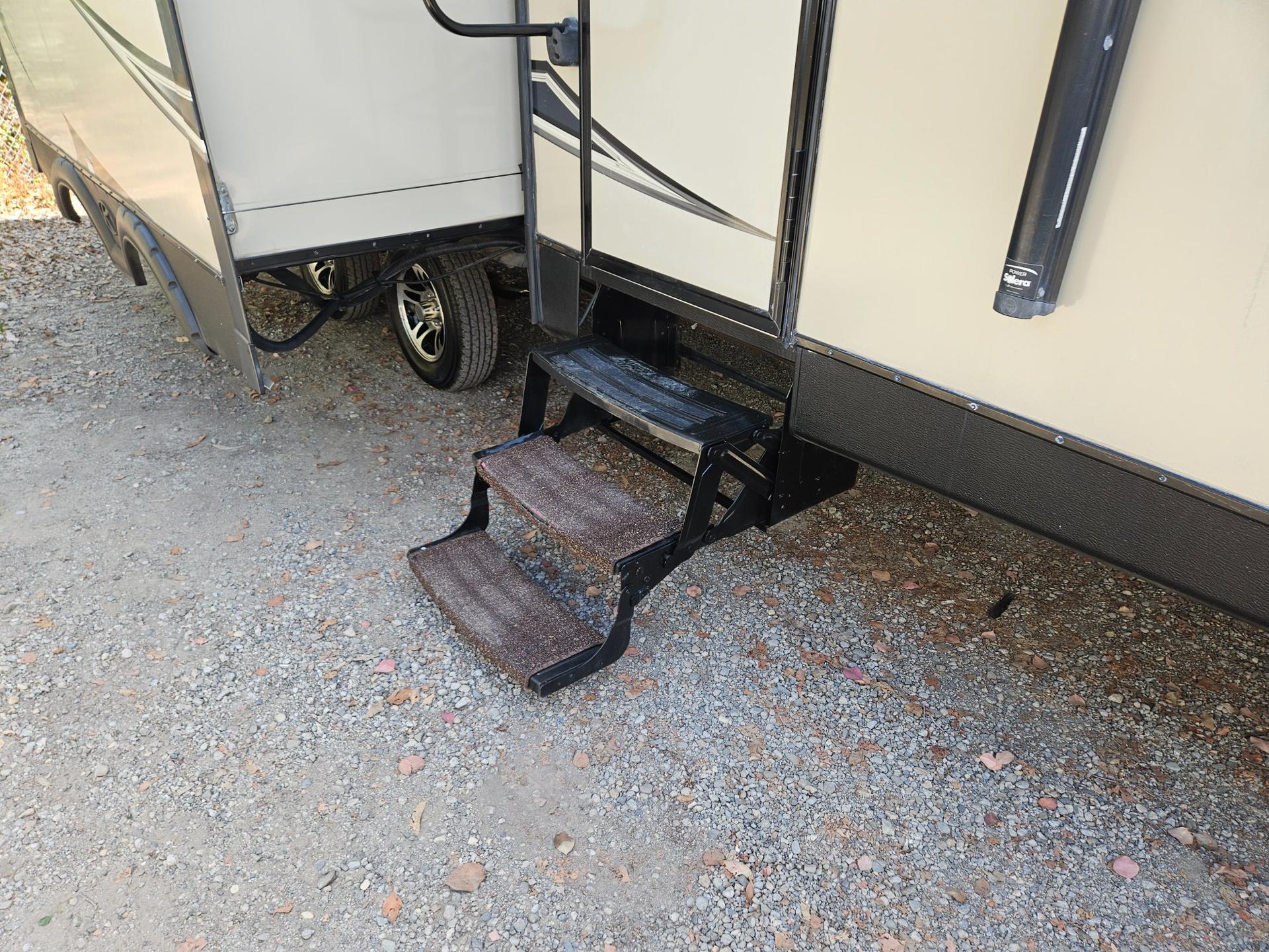 2017 Keystone RV 2017 Keystone RV Bullet Premier Ultra Lite - thumbnail 38