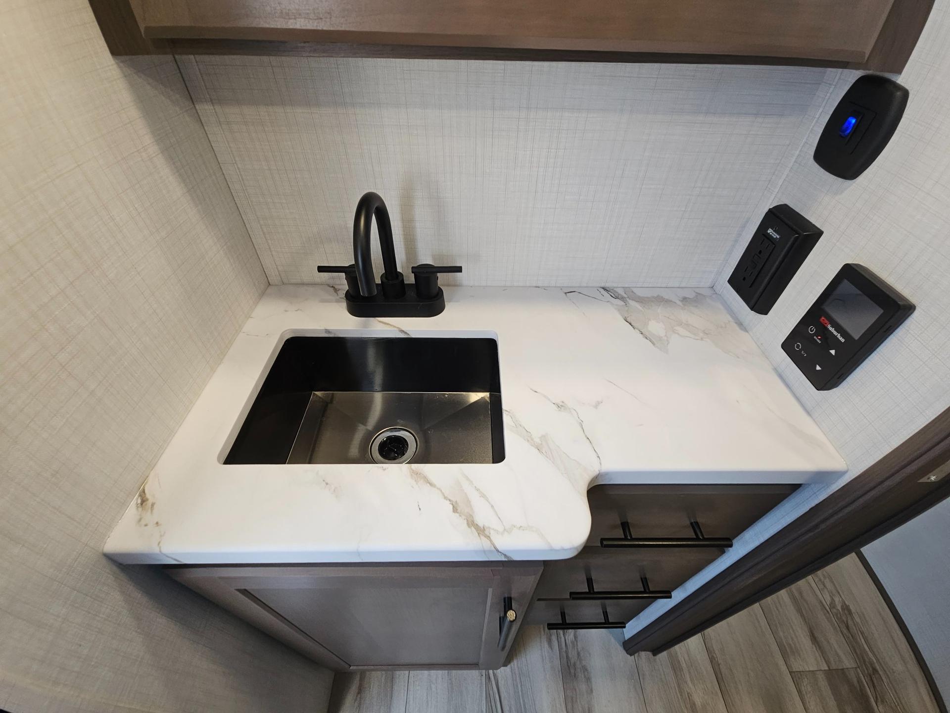 2027 Keystone RV 2027 Keystone RV Cougar Half-Ton - thumbnail 36