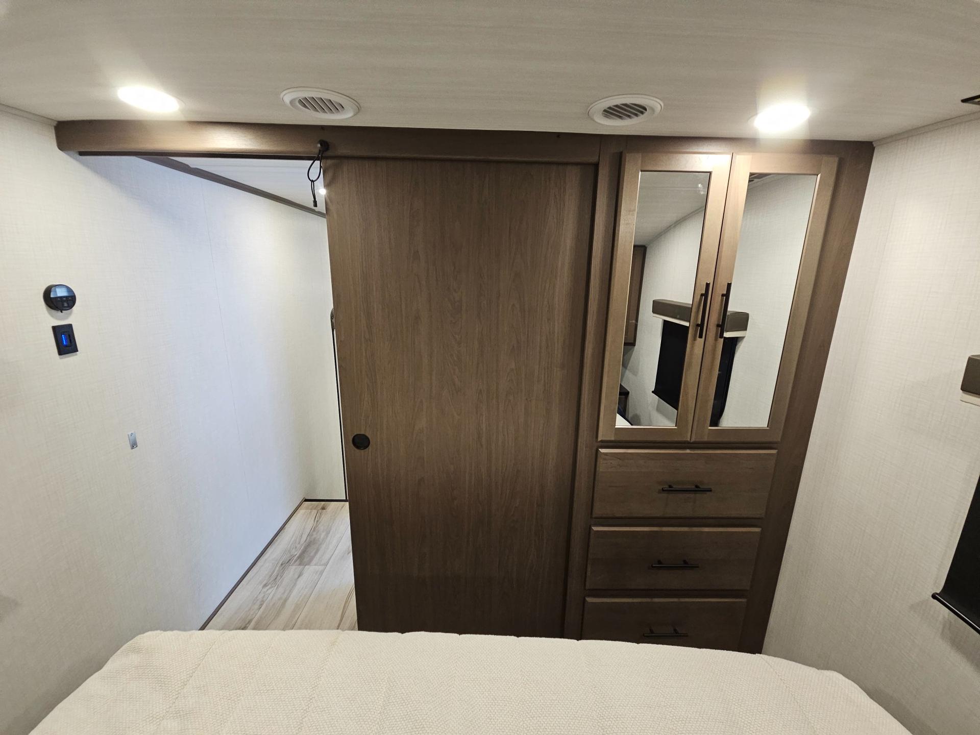 2027 Keystone RV 2027 Keystone RV Cougar Half-Ton - thumbnail 43