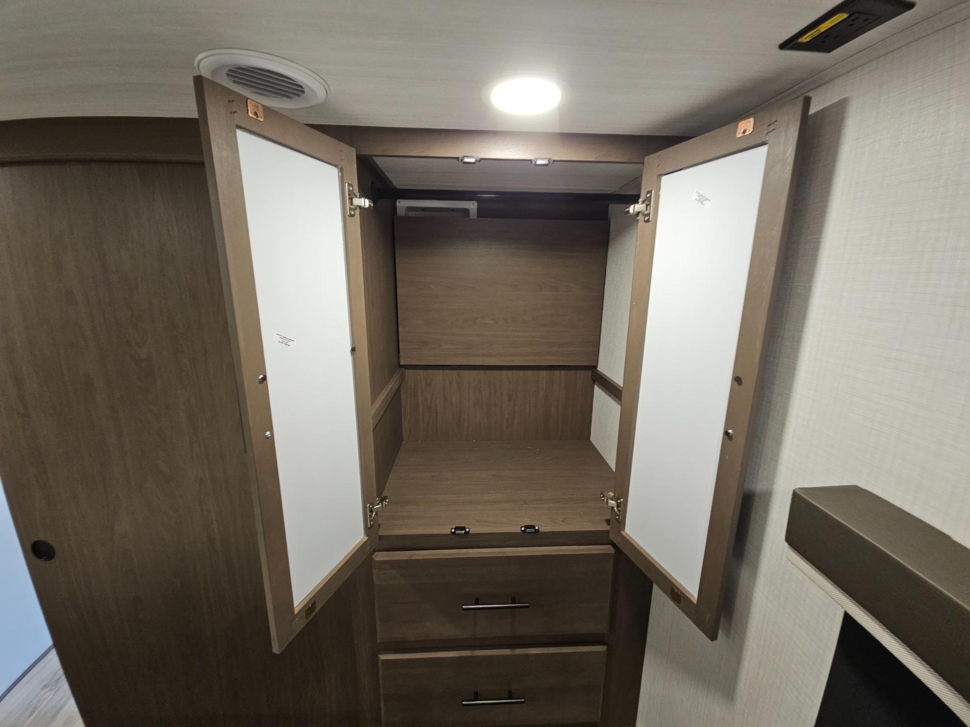 2027 Keystone RV 2027 Keystone RV Cougar Half-Ton - thumbnail 44