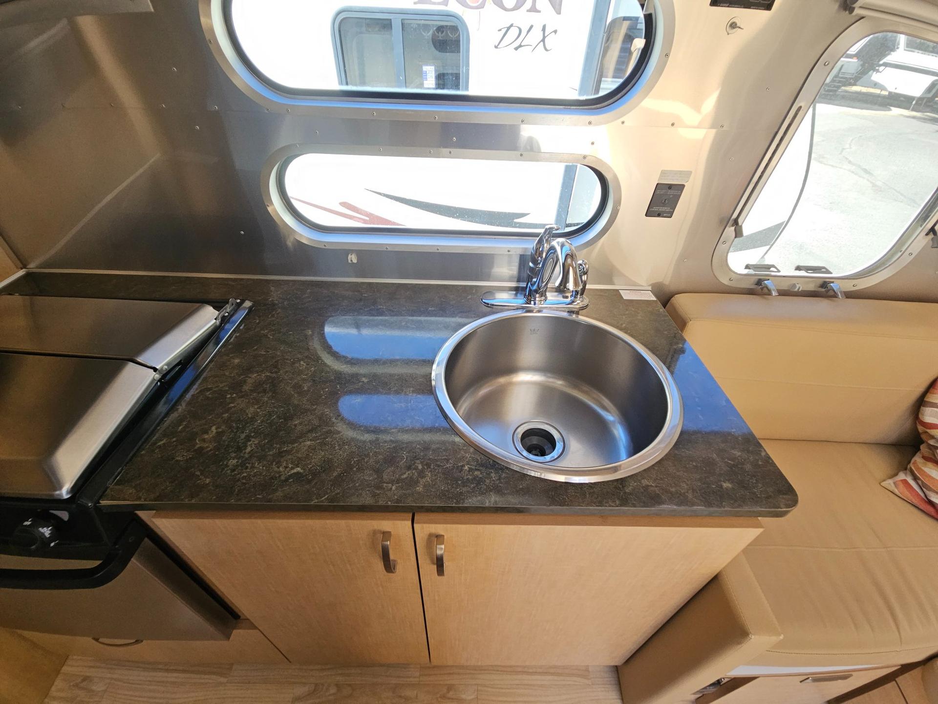 2016 Airstream 2016 Airstream Flying Cloud - thumbnail 15