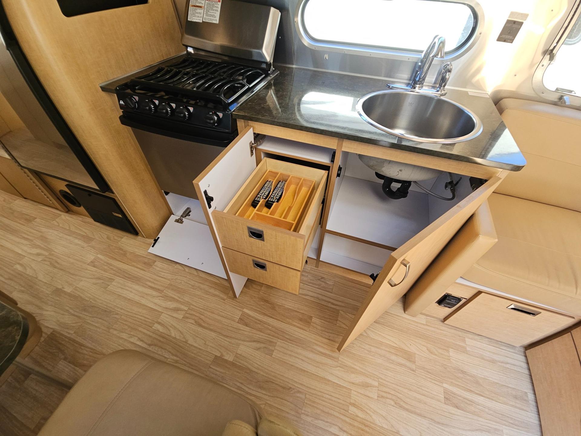 2016 Airstream 2016 Airstream Flying Cloud - thumbnail 17
