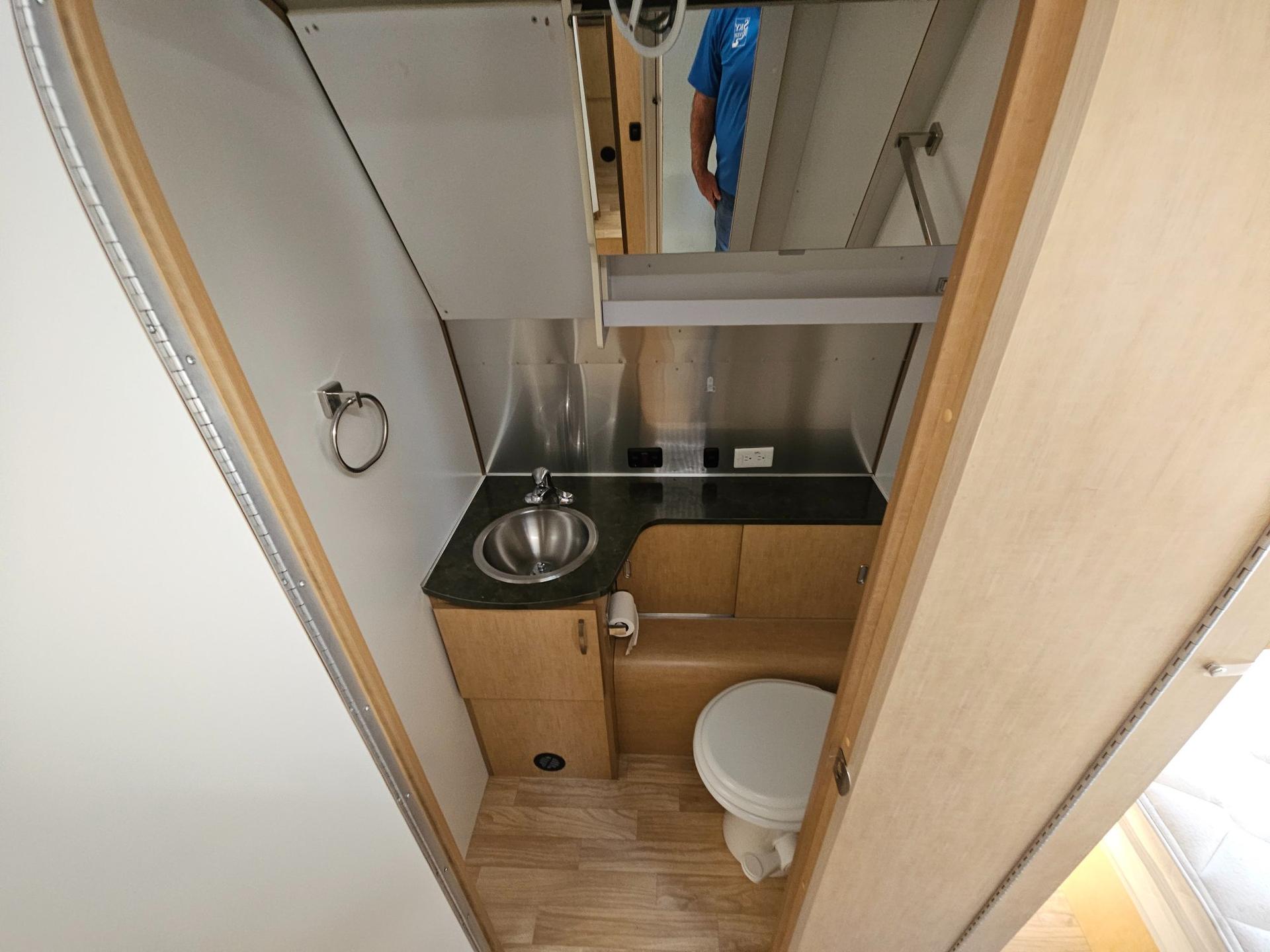 2016 Airstream 2016 Airstream Flying Cloud - thumbnail 24