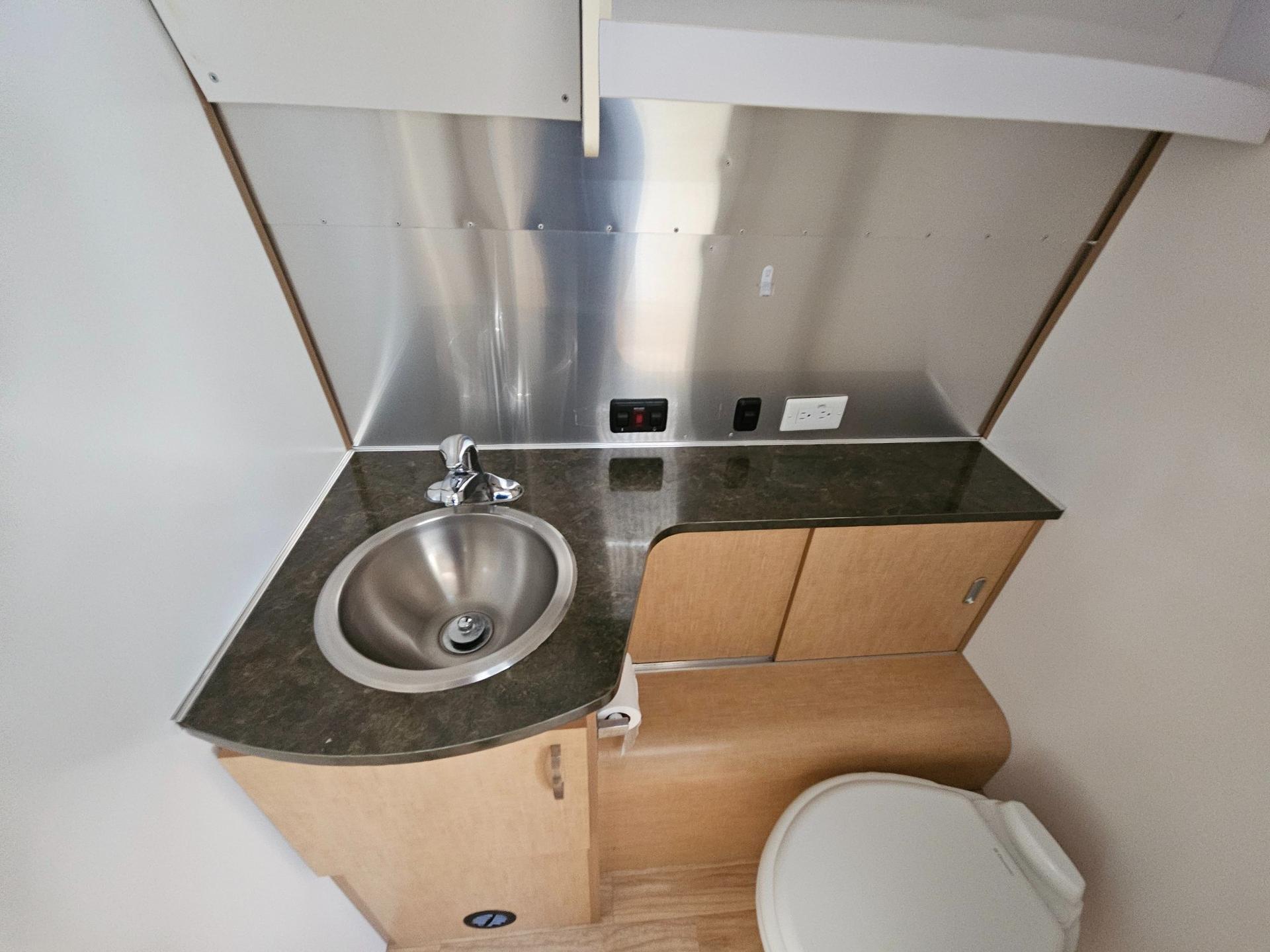 2016 Airstream 2016 Airstream Flying Cloud - thumbnail 26