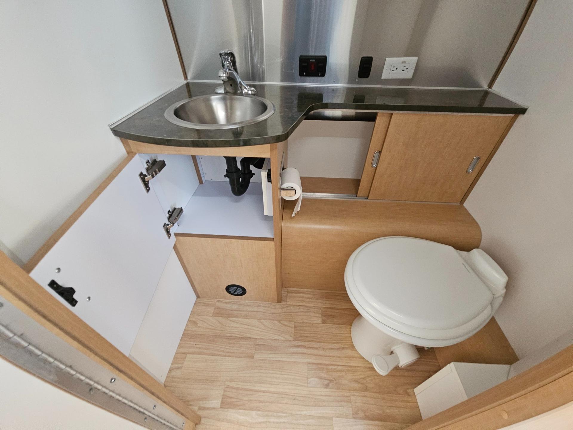 2016 Airstream 2016 Airstream Flying Cloud - thumbnail 28