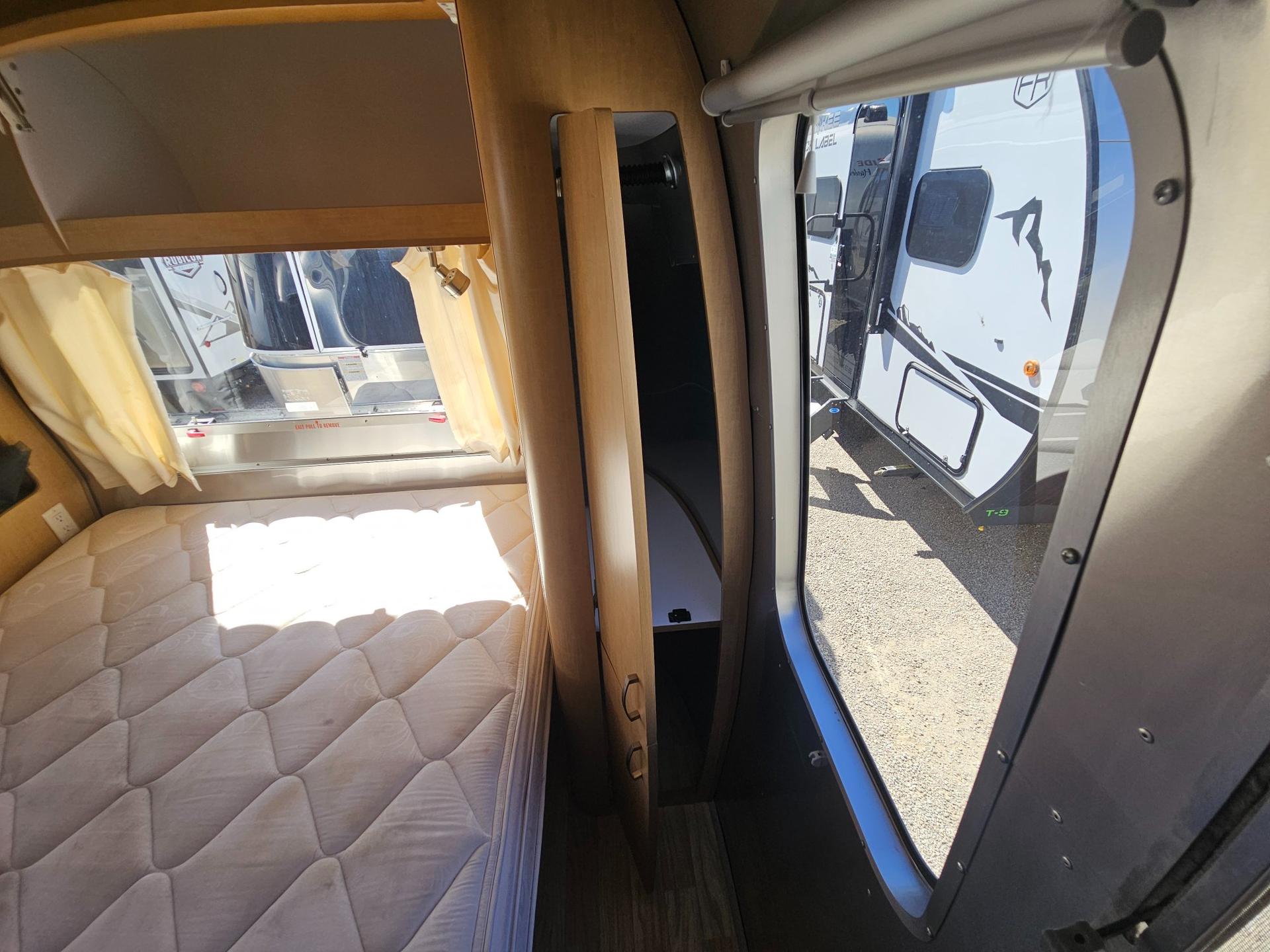 2016 Airstream 2016 Airstream Flying Cloud - thumbnail 35