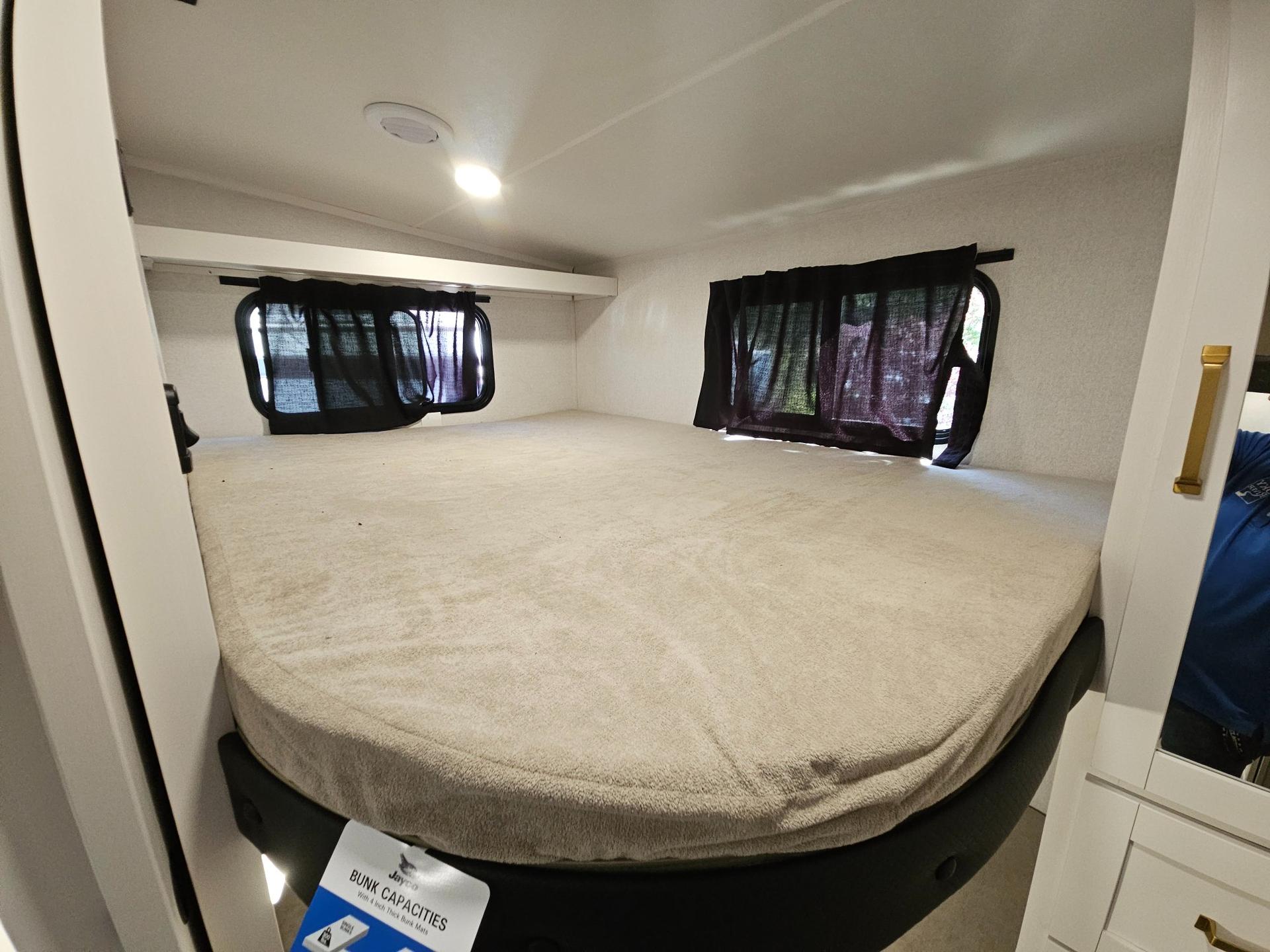 2027 Jayco 2027 Jayco Eagle - thumbnail 26