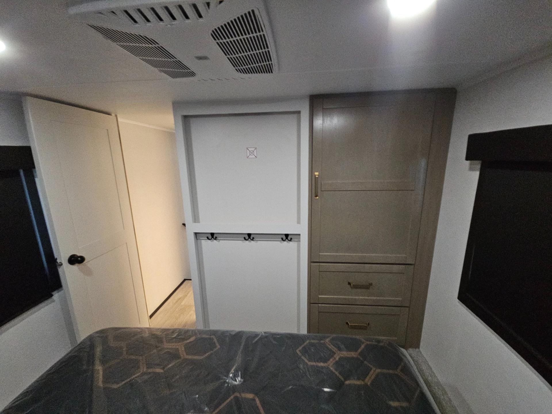 2027 Jayco 2027 Jayco Eagle - thumbnail 44