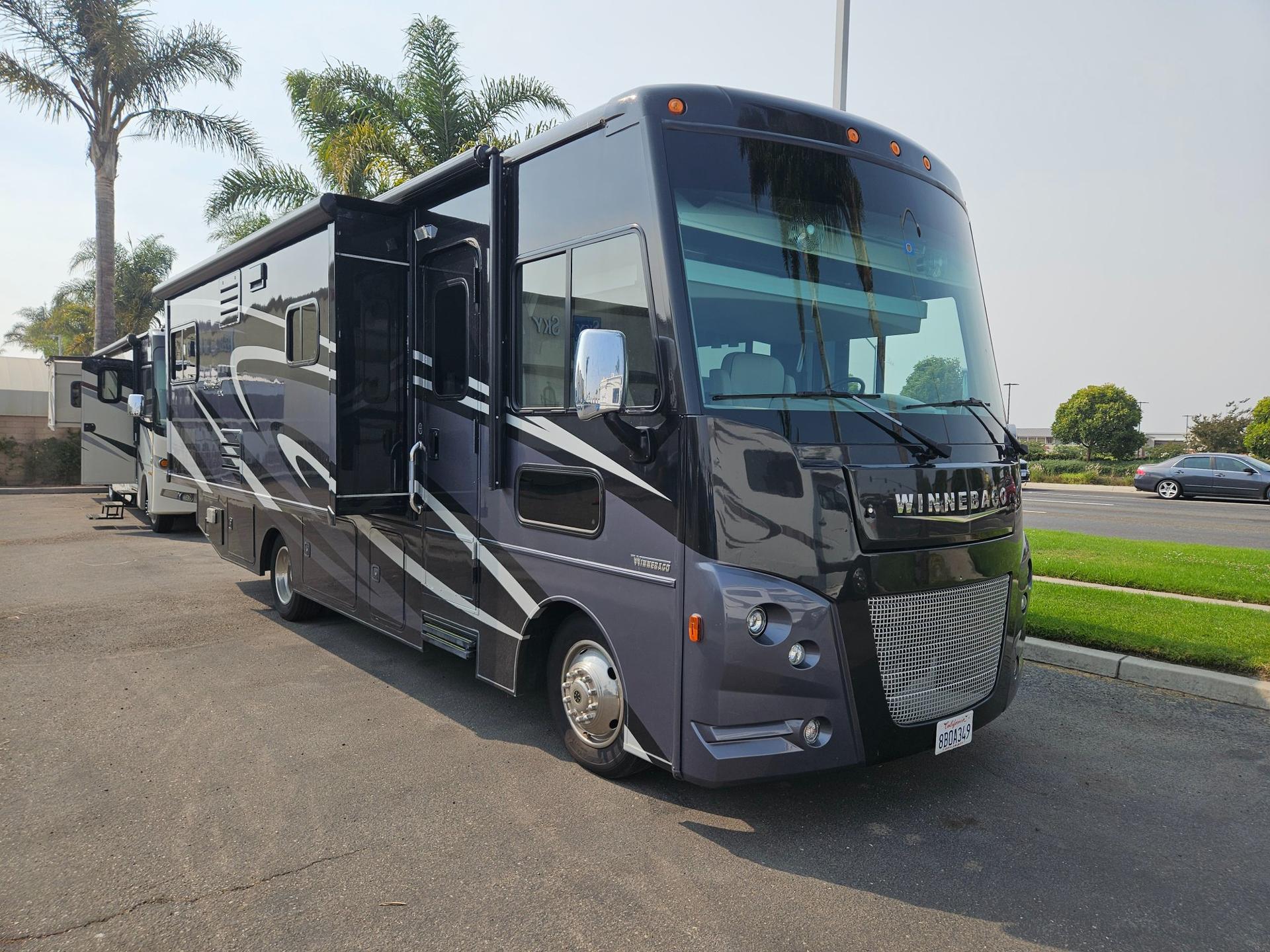 2018 Winnebago 2018 Winnebago Sunstar LX - image 1