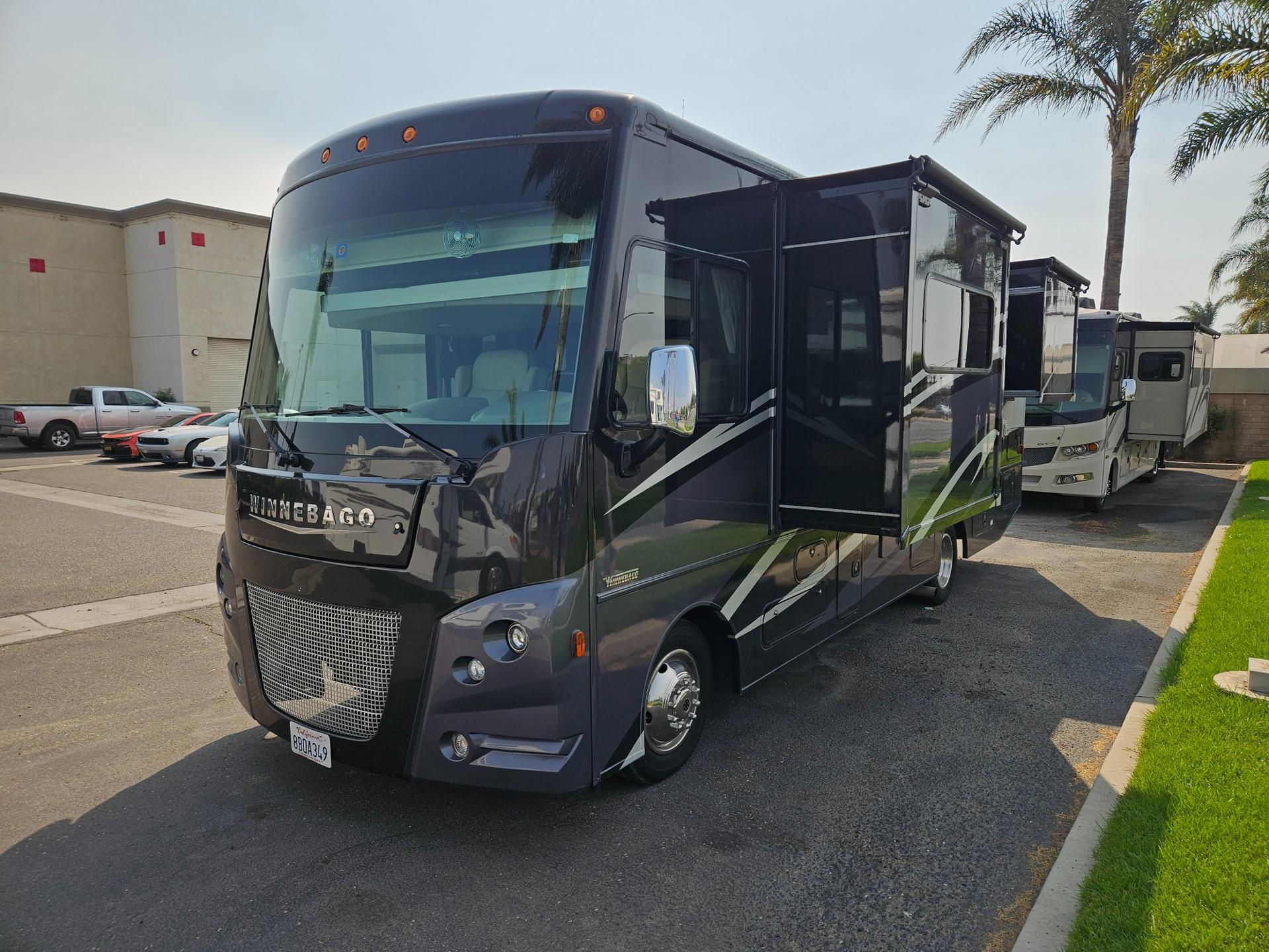 2018 Winnebago 2018 Winnebago Sunstar LX - thumbnail 5