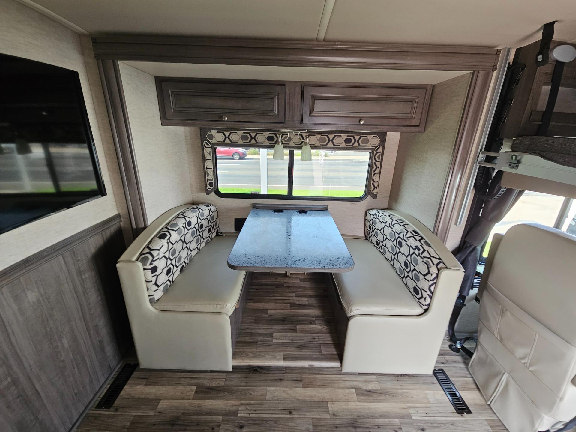 2018 Winnebago 2018 Winnebago Sunstar LX - thumbnail 7