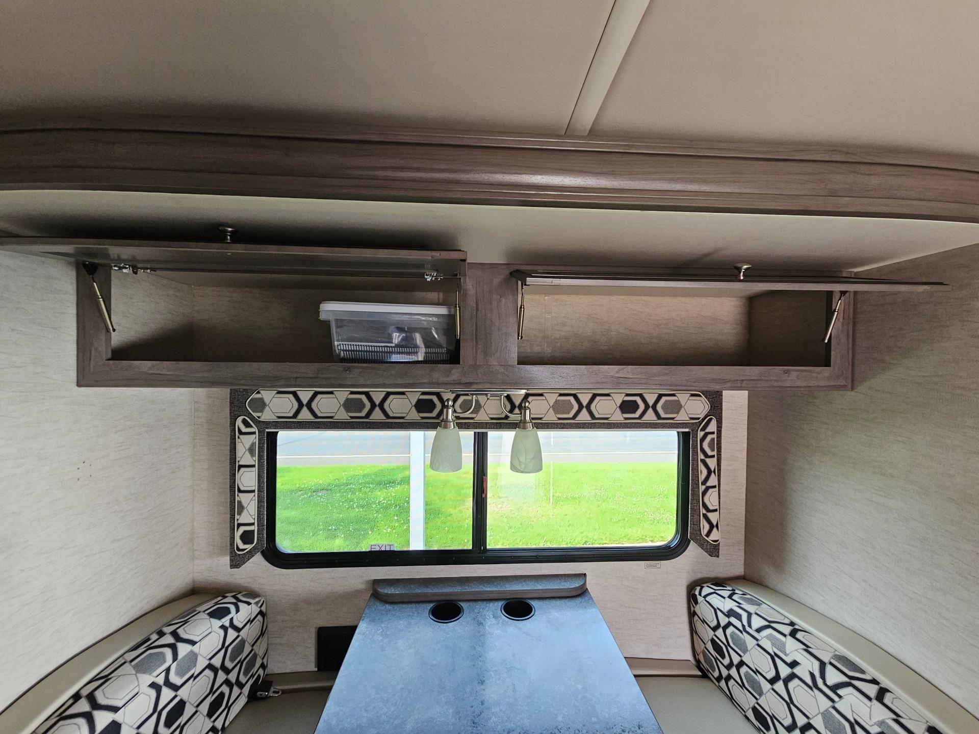 2018 Winnebago 2018 Winnebago Sunstar LX - thumbnail 9