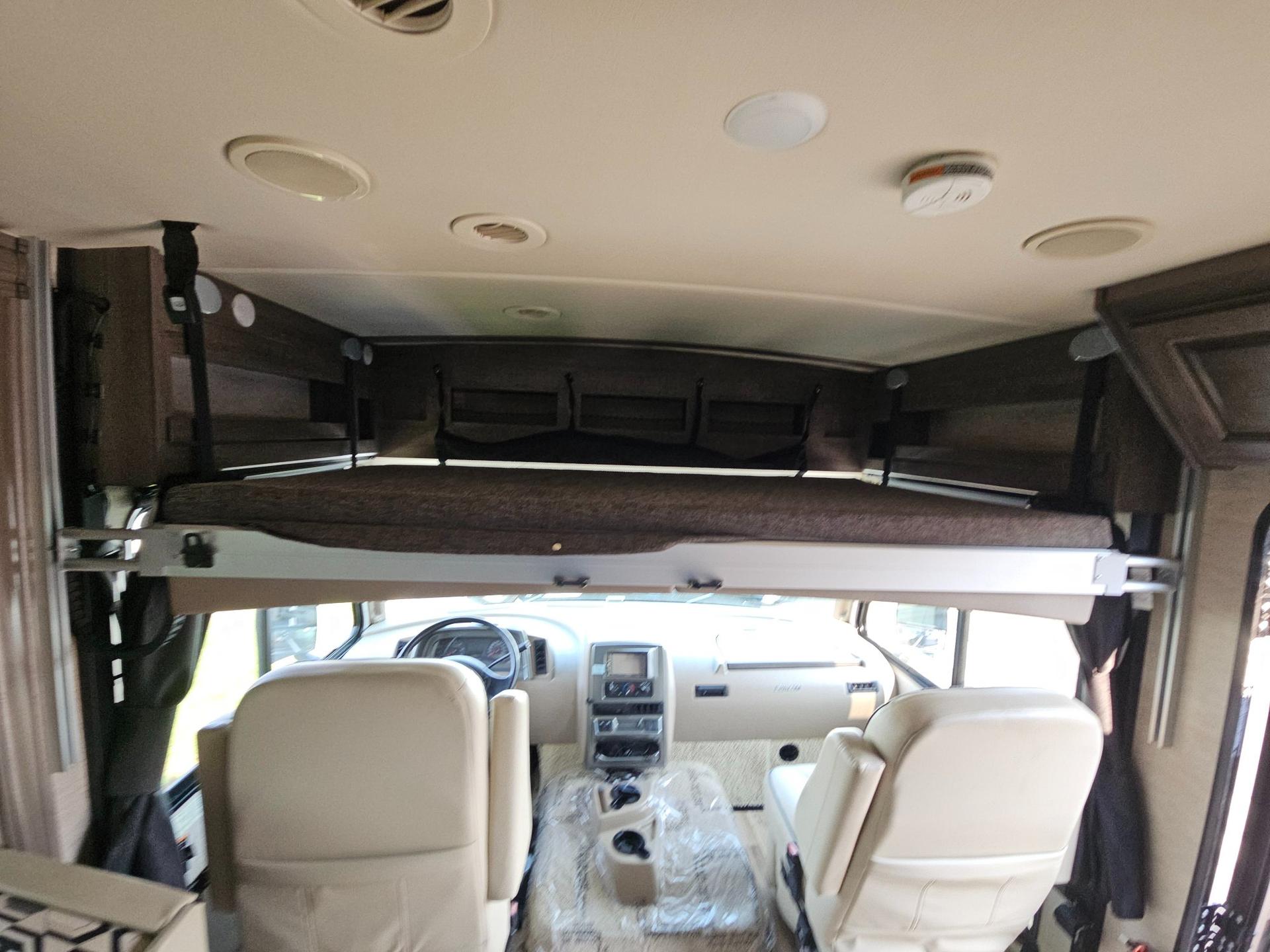 2018 Winnebago 2018 Winnebago Sunstar LX - thumbnail 10