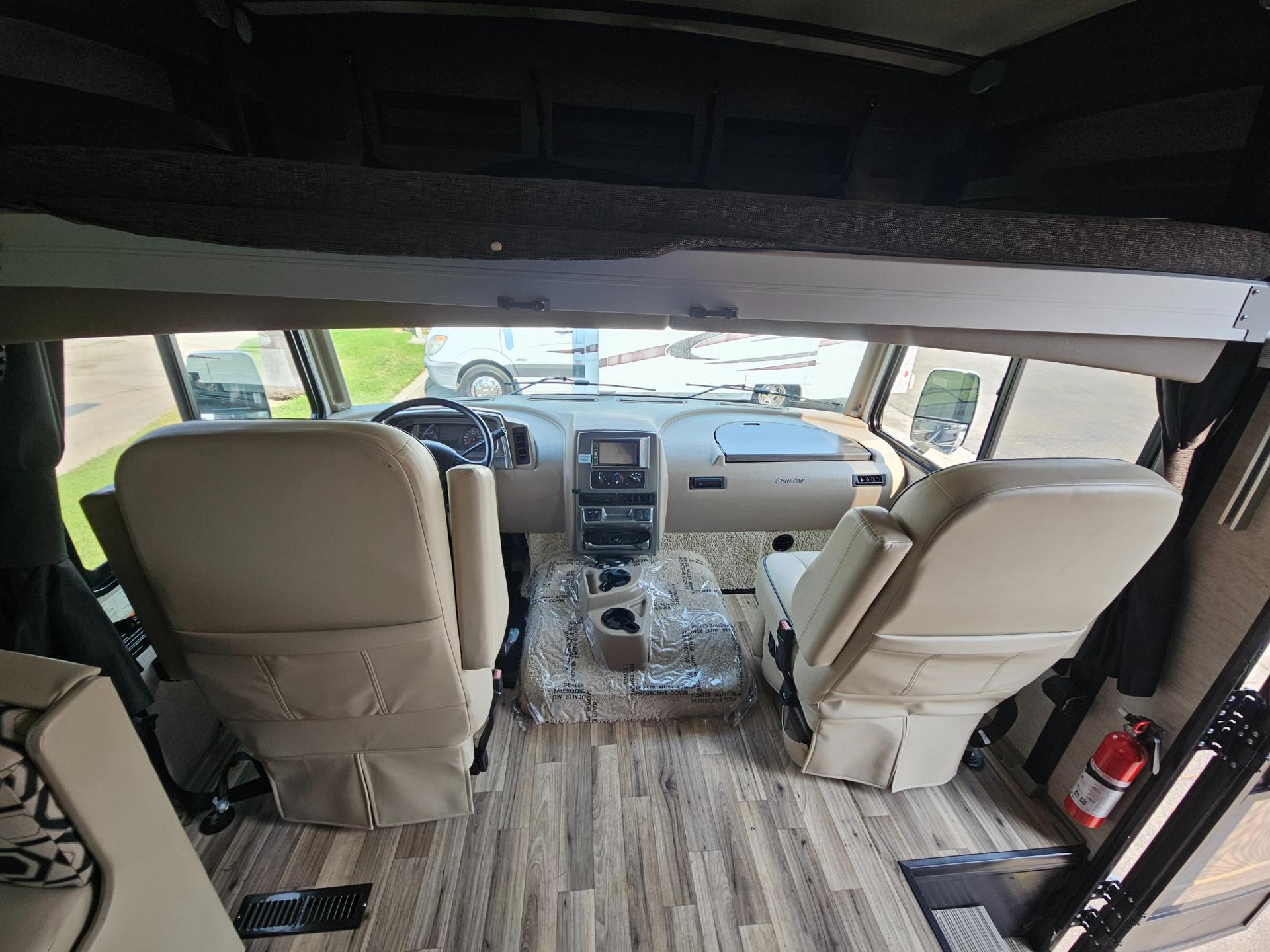 2018 Winnebago 2018 Winnebago Sunstar LX - thumbnail 11