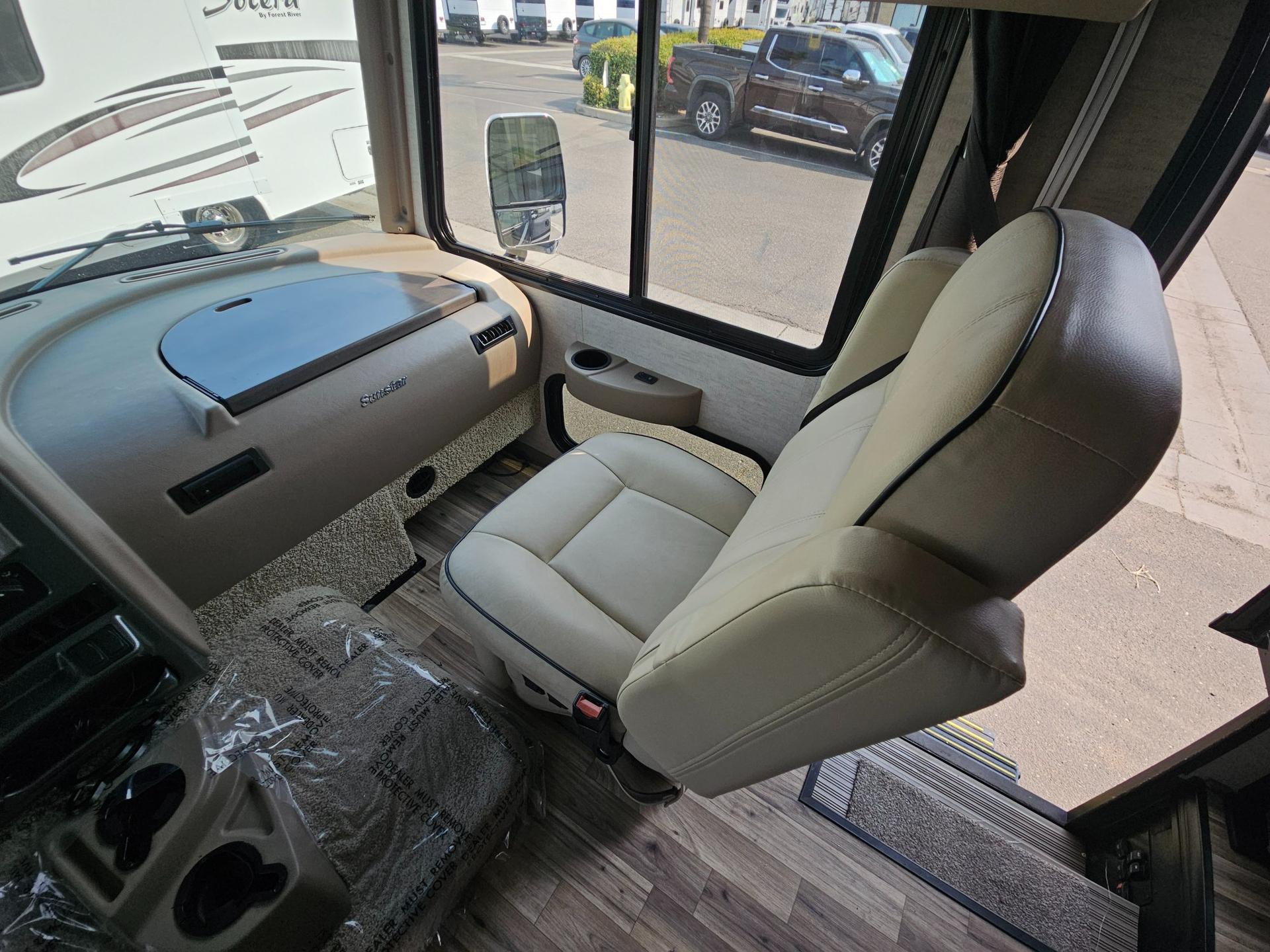2018 Winnebago 2018 Winnebago Sunstar LX - thumbnail 12