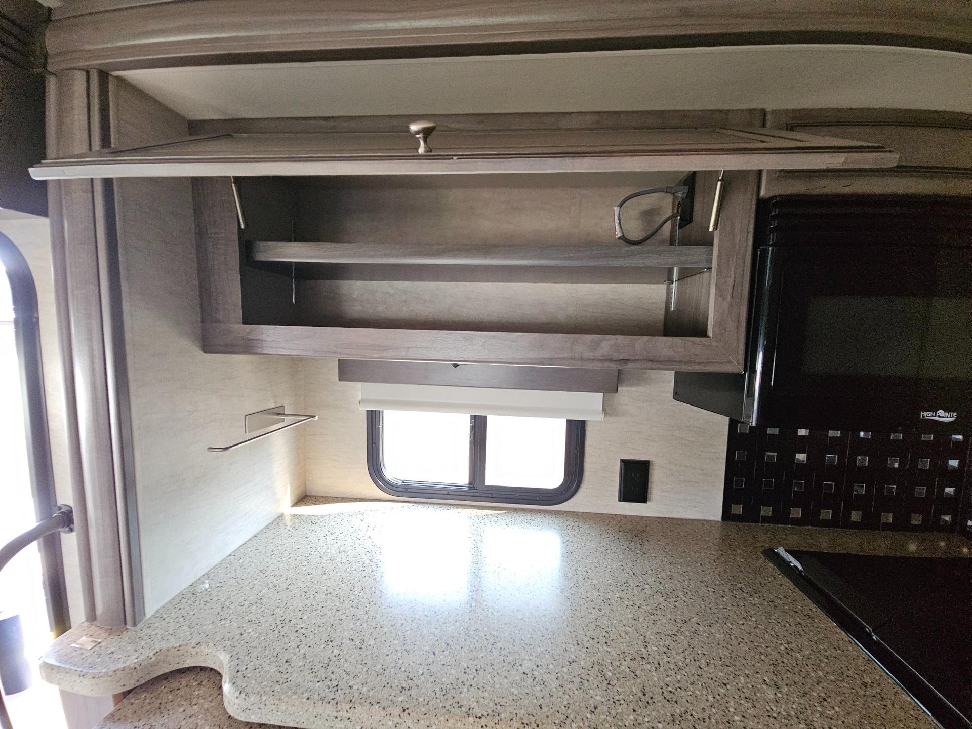 2018 Winnebago 2018 Winnebago Sunstar LX - thumbnail 16