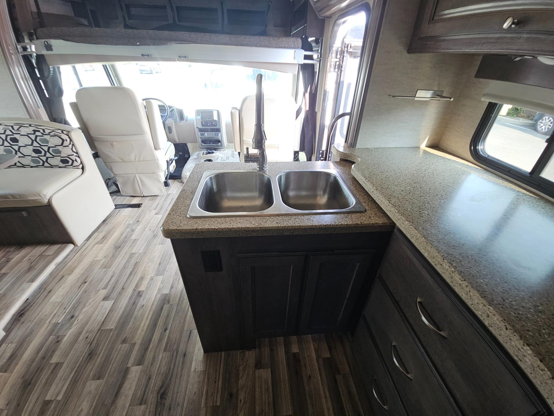 2018 Winnebago 2018 Winnebago Sunstar LX - thumbnail 18