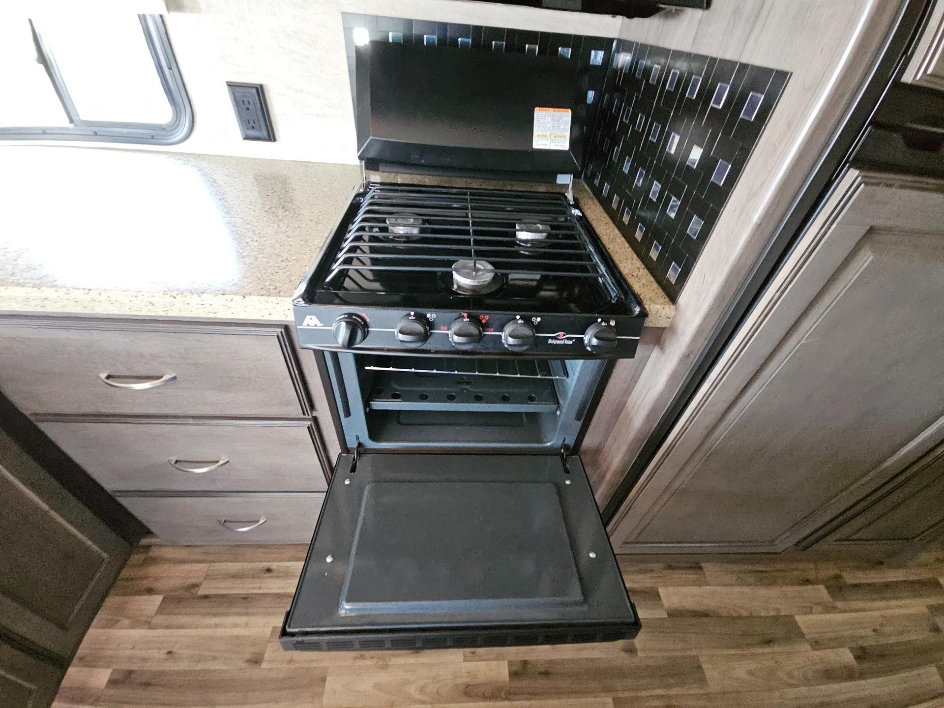 2018 Winnebago 2018 Winnebago Sunstar LX - thumbnail 19