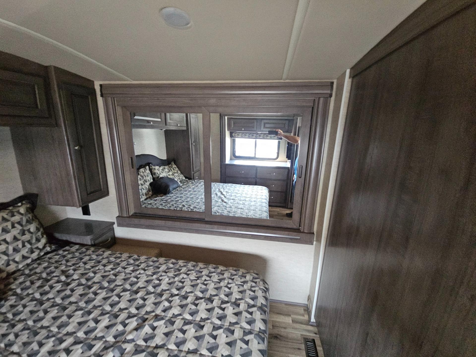 2018 Winnebago 2018 Winnebago Sunstar LX - thumbnail 26