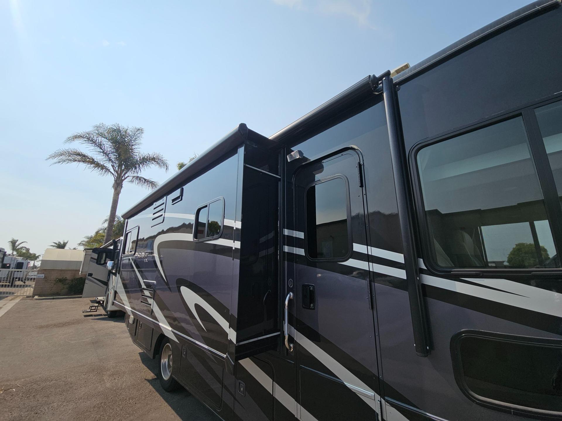 2018 Winnebago 2018 Winnebago Sunstar LX - thumbnail 28