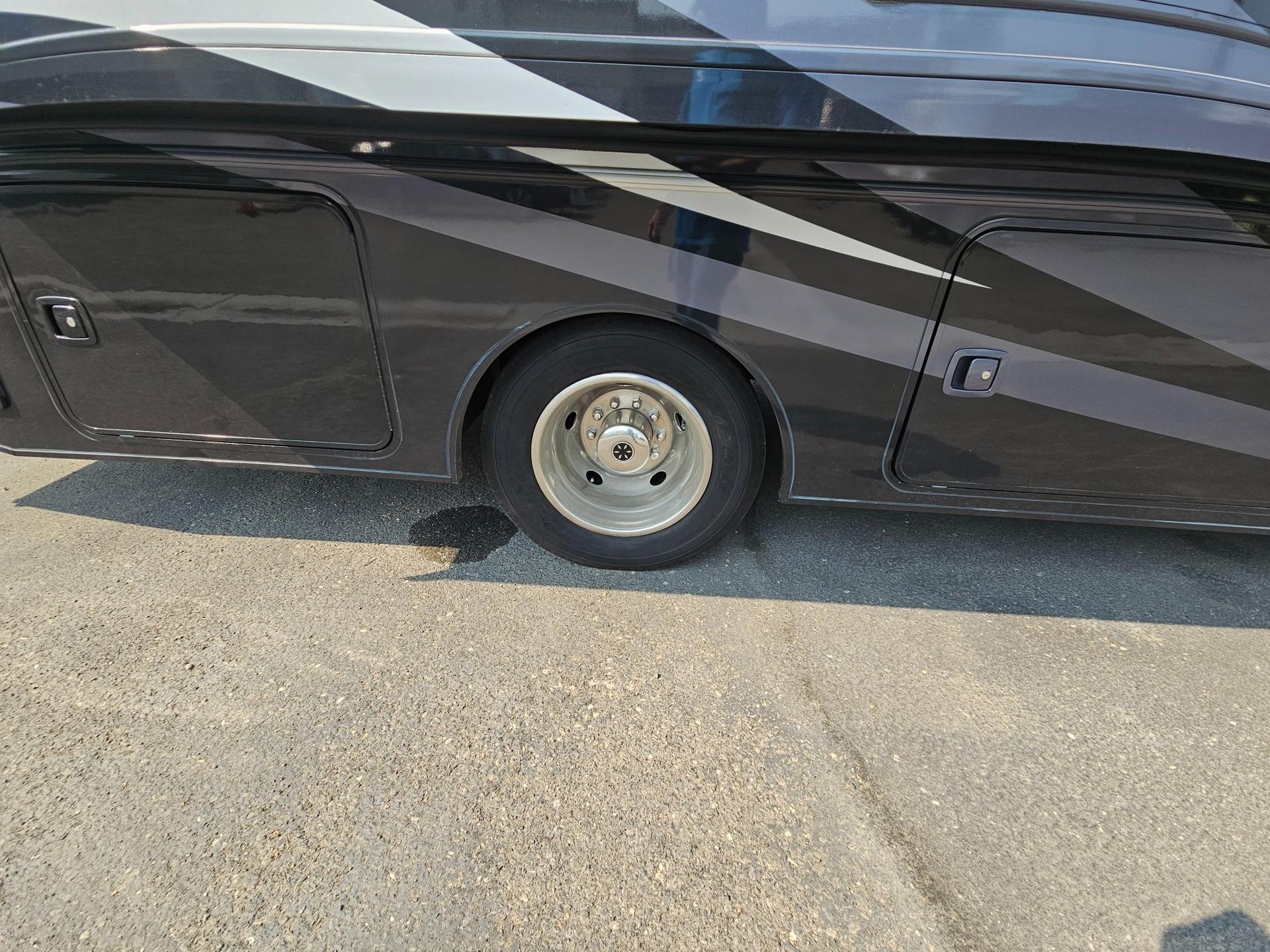 2018 Winnebago 2018 Winnebago Sunstar LX - thumbnail 30