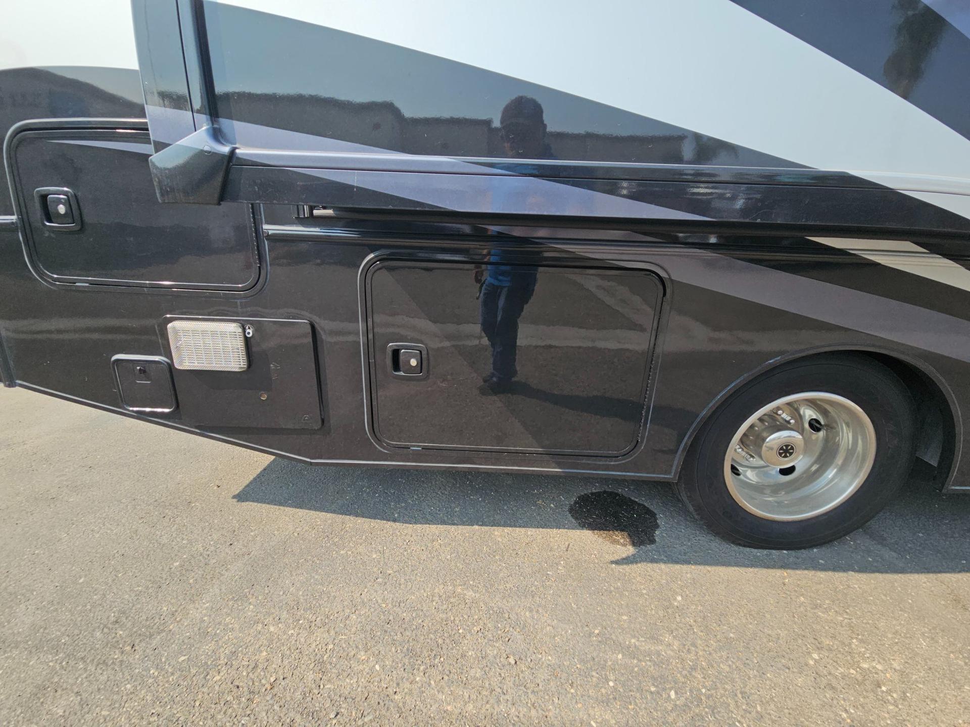 2018 Winnebago 2018 Winnebago Sunstar LX - thumbnail 31