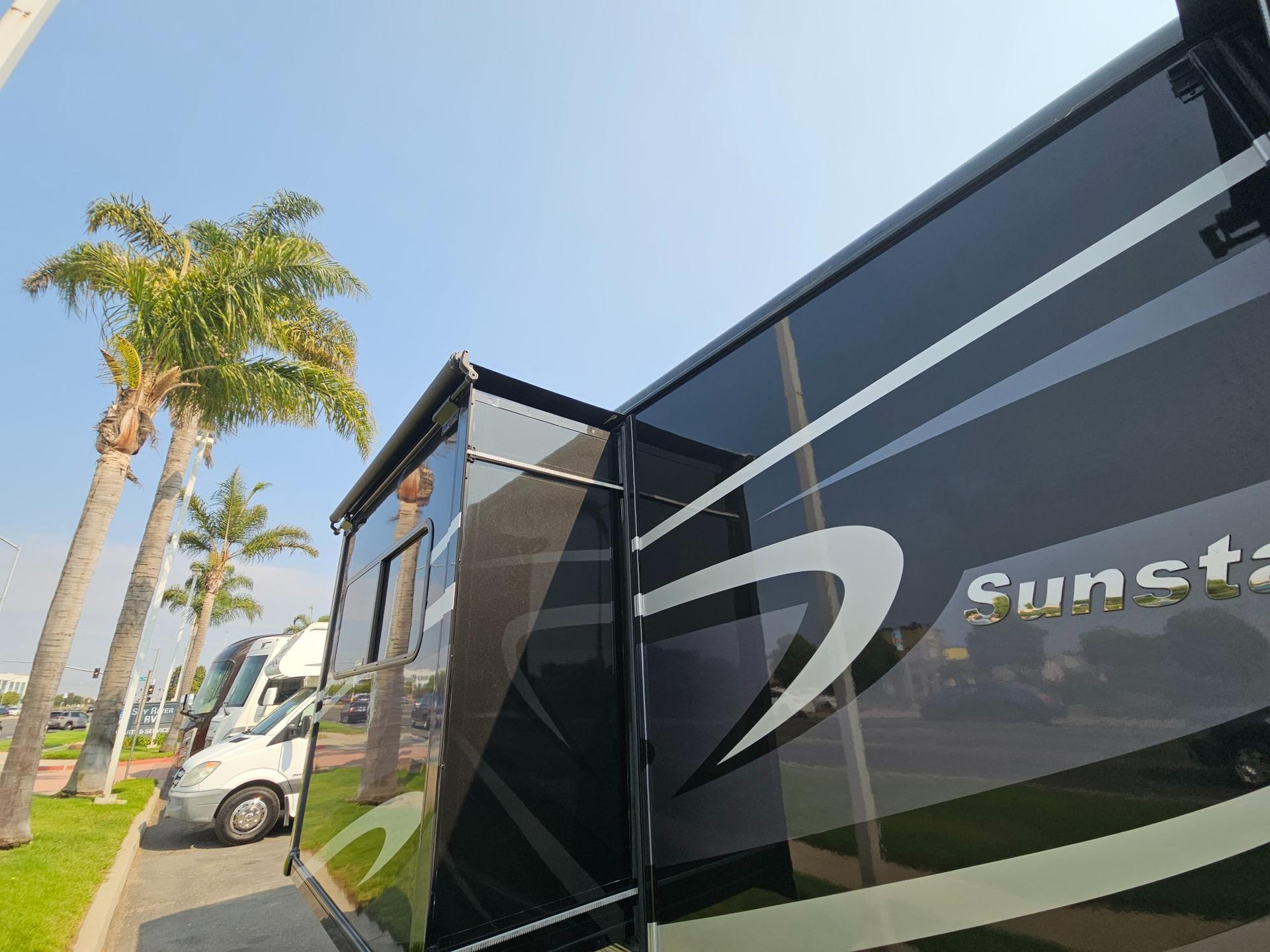 2018 Winnebago 2018 Winnebago Sunstar LX - thumbnail 35