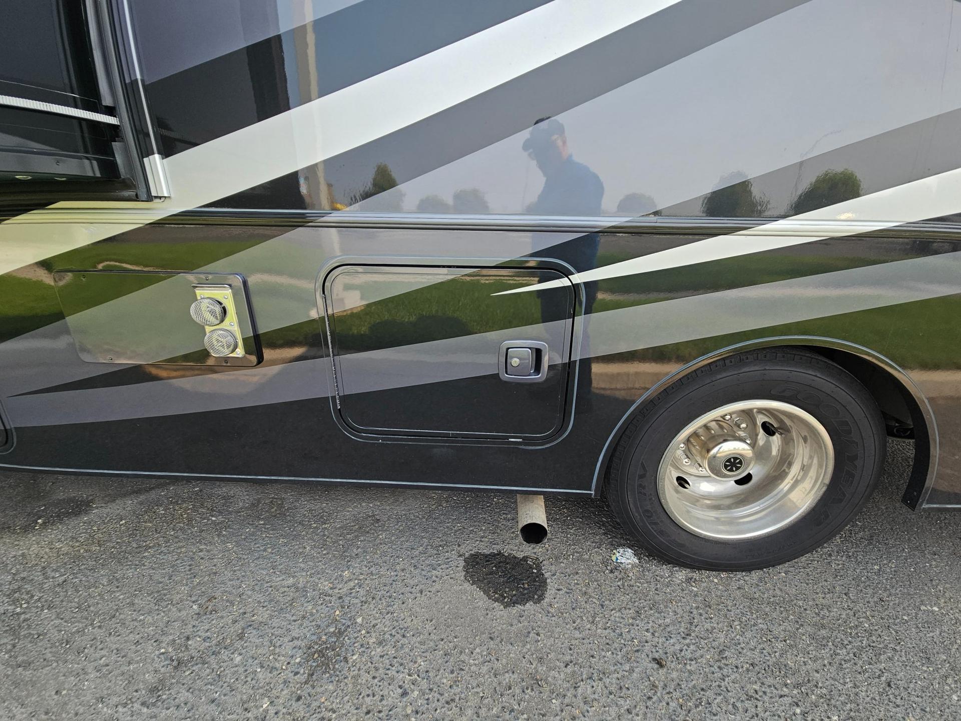 2018 Winnebago 2018 Winnebago Sunstar LX - thumbnail 37