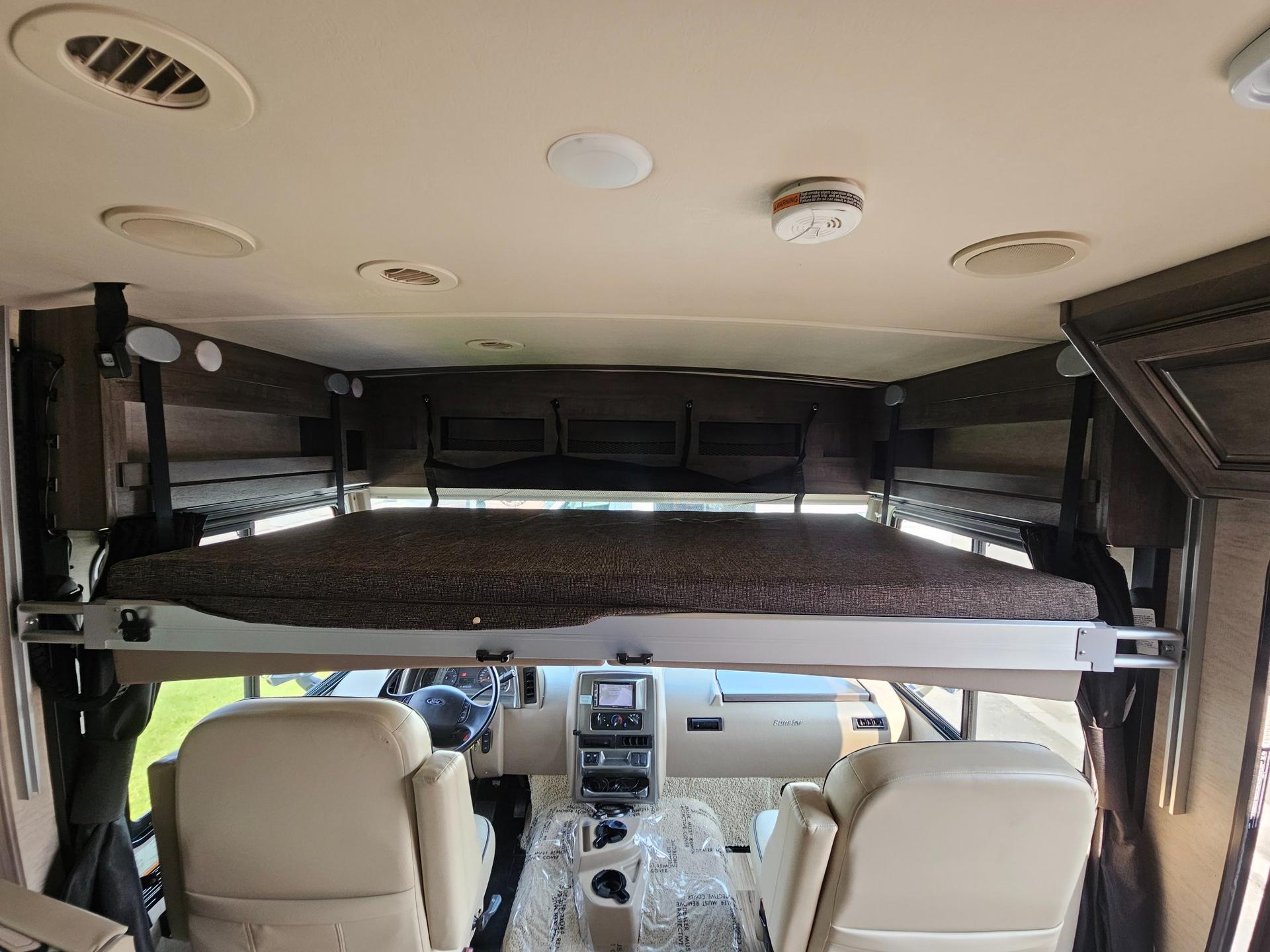 2018 Winnebago 2018 Winnebago Sunstar LX - thumbnail 39