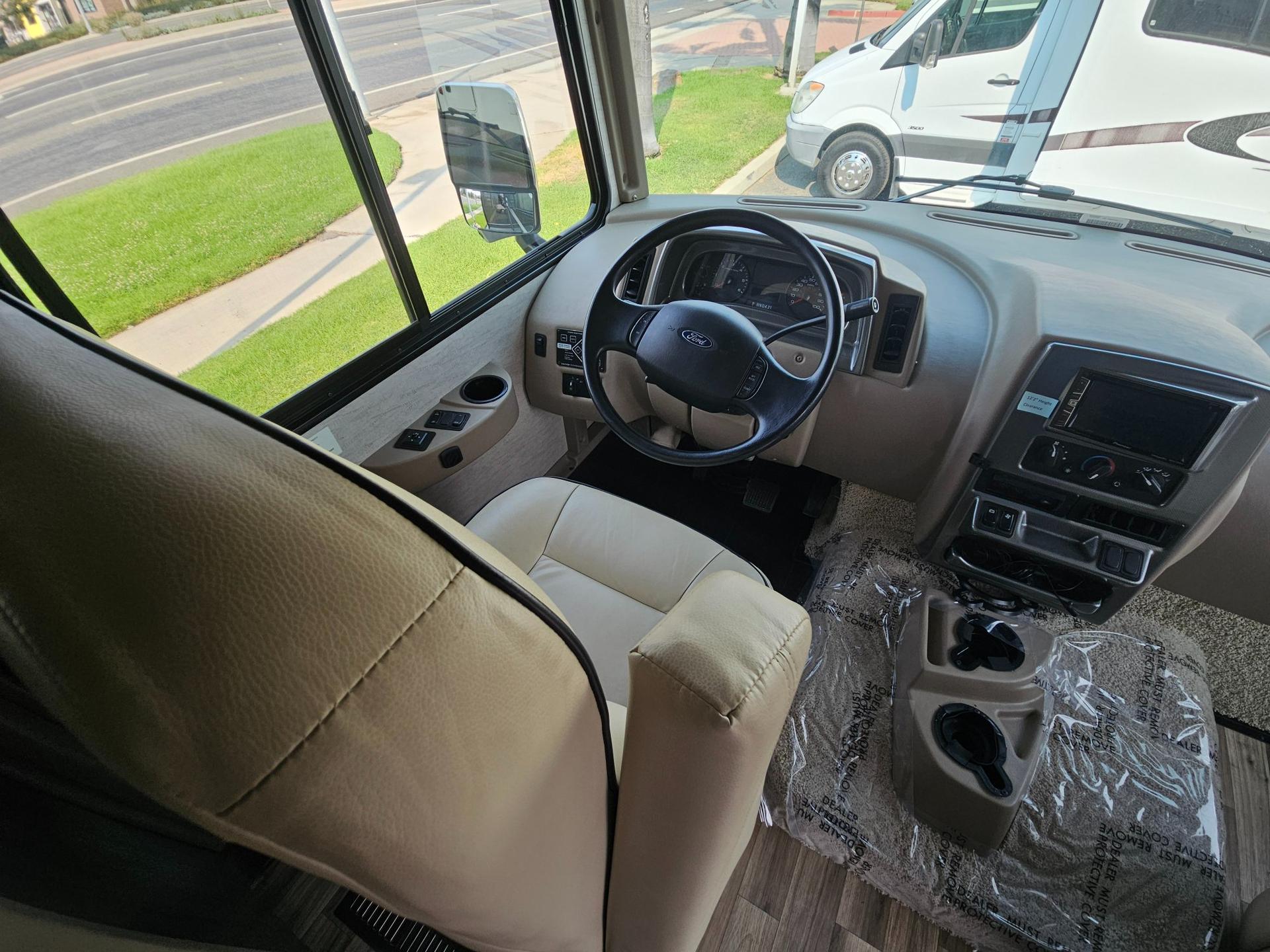 2018 Winnebago 2018 Winnebago Sunstar LX - thumbnail 40