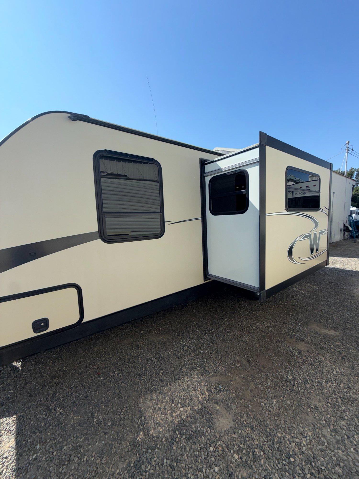 2019 Winnebago 2019 Winnebago Minnie - thumbnail 4