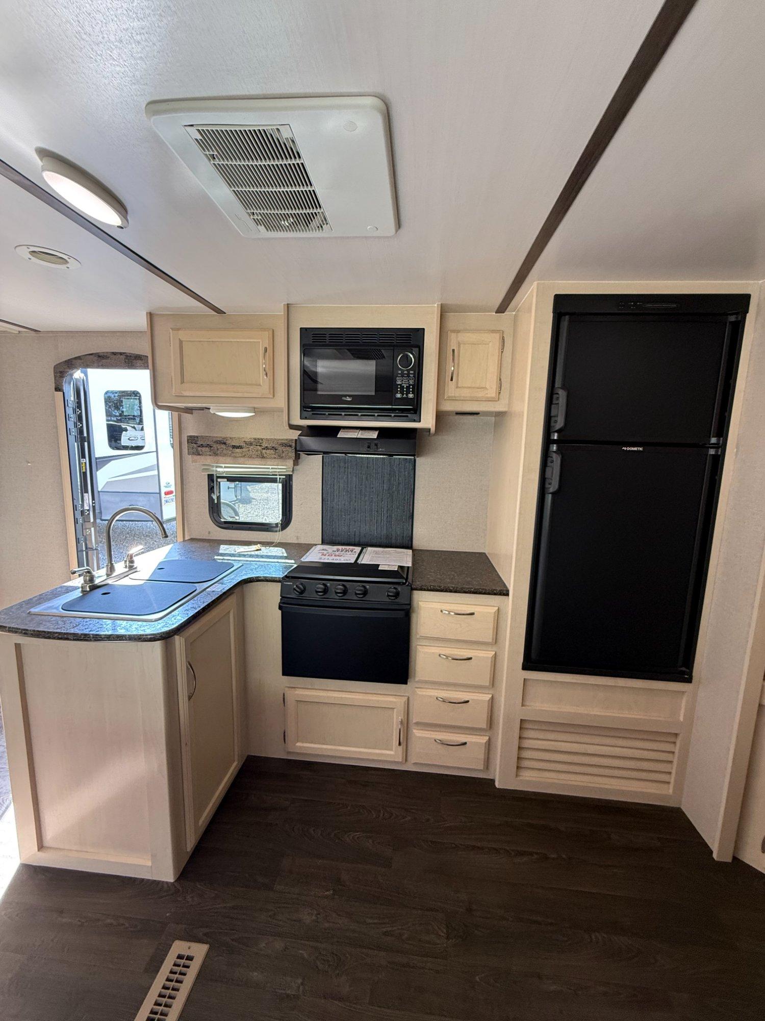 2019 Winnebago 2019 Winnebago Minnie - thumbnail 18