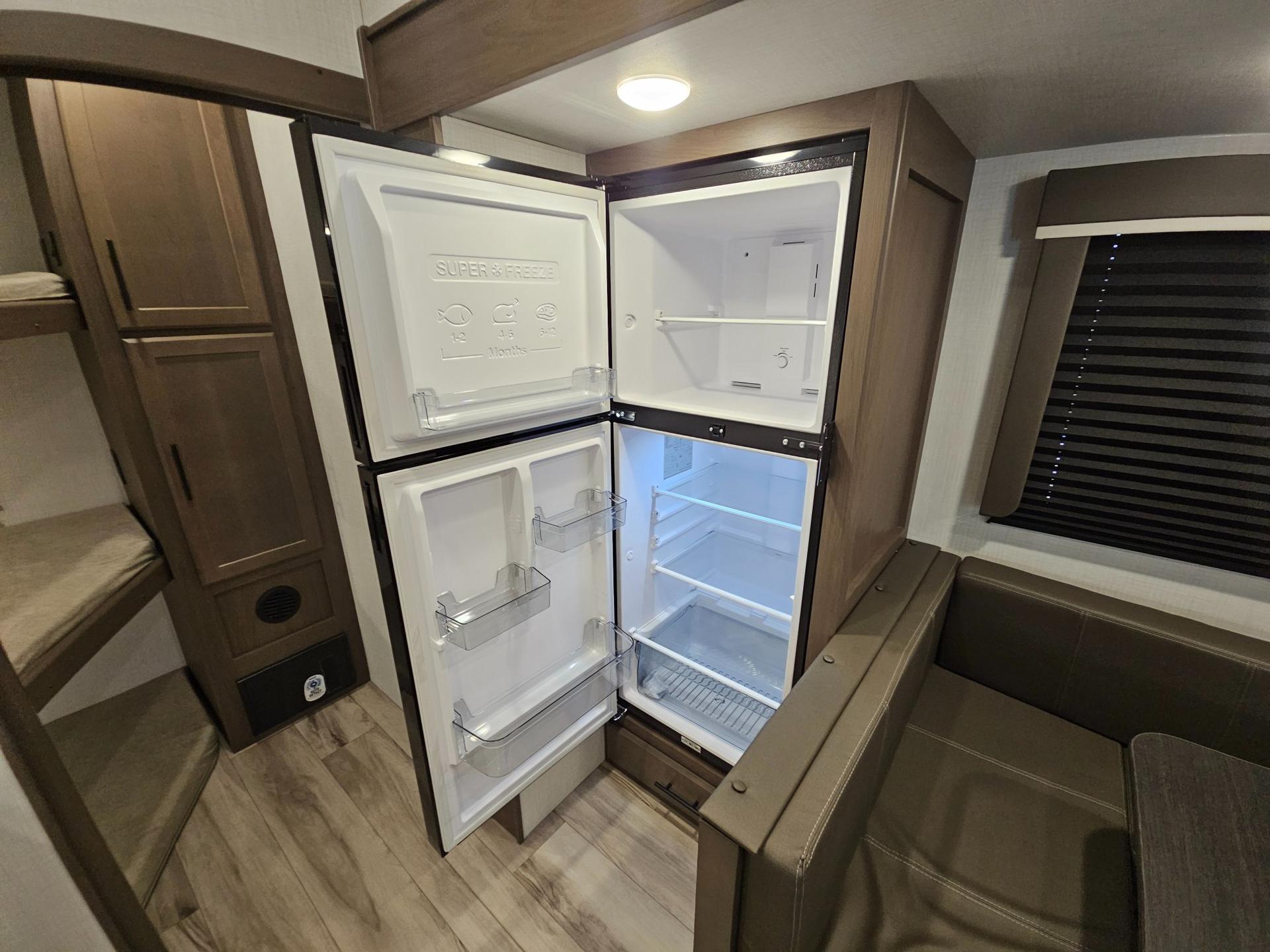 2027 Keystone RV 2027 Keystone RV Cougar Sport - thumbnail 10